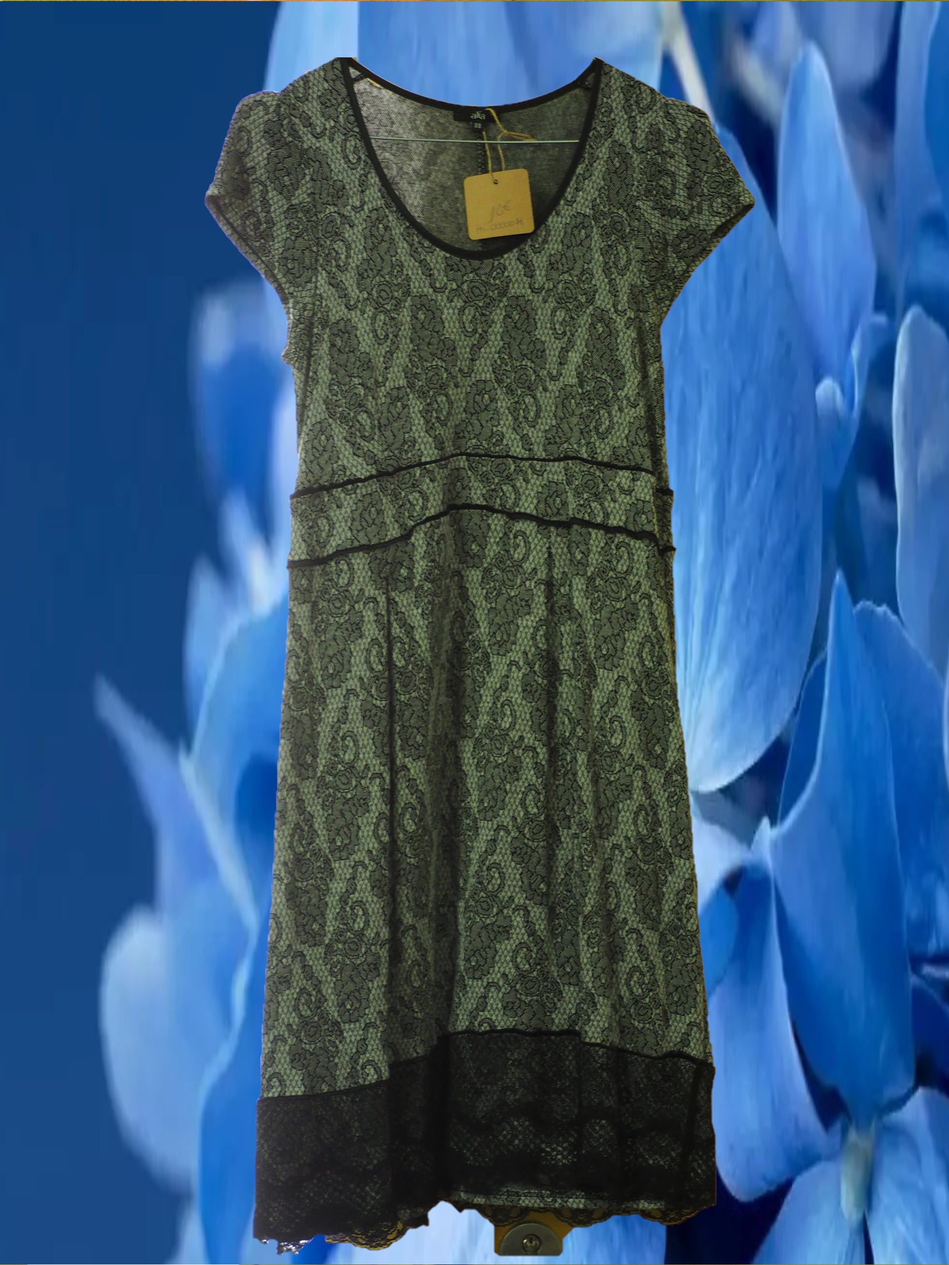 VESTIDO  CORTO MANGA CORTA NEGRO Y GRIS CON ENCAJE