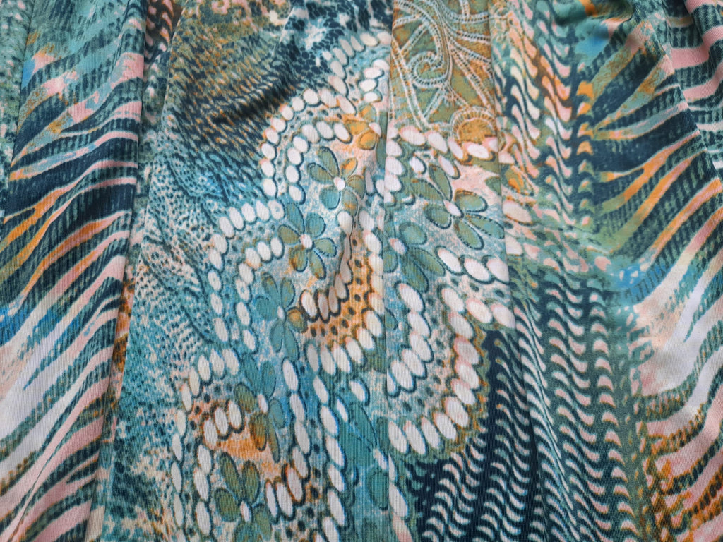 VESTIDO LARGO DE VERANO PALABRA DE HONOR, ESTAMPADO Y CON ARO DE MADERA