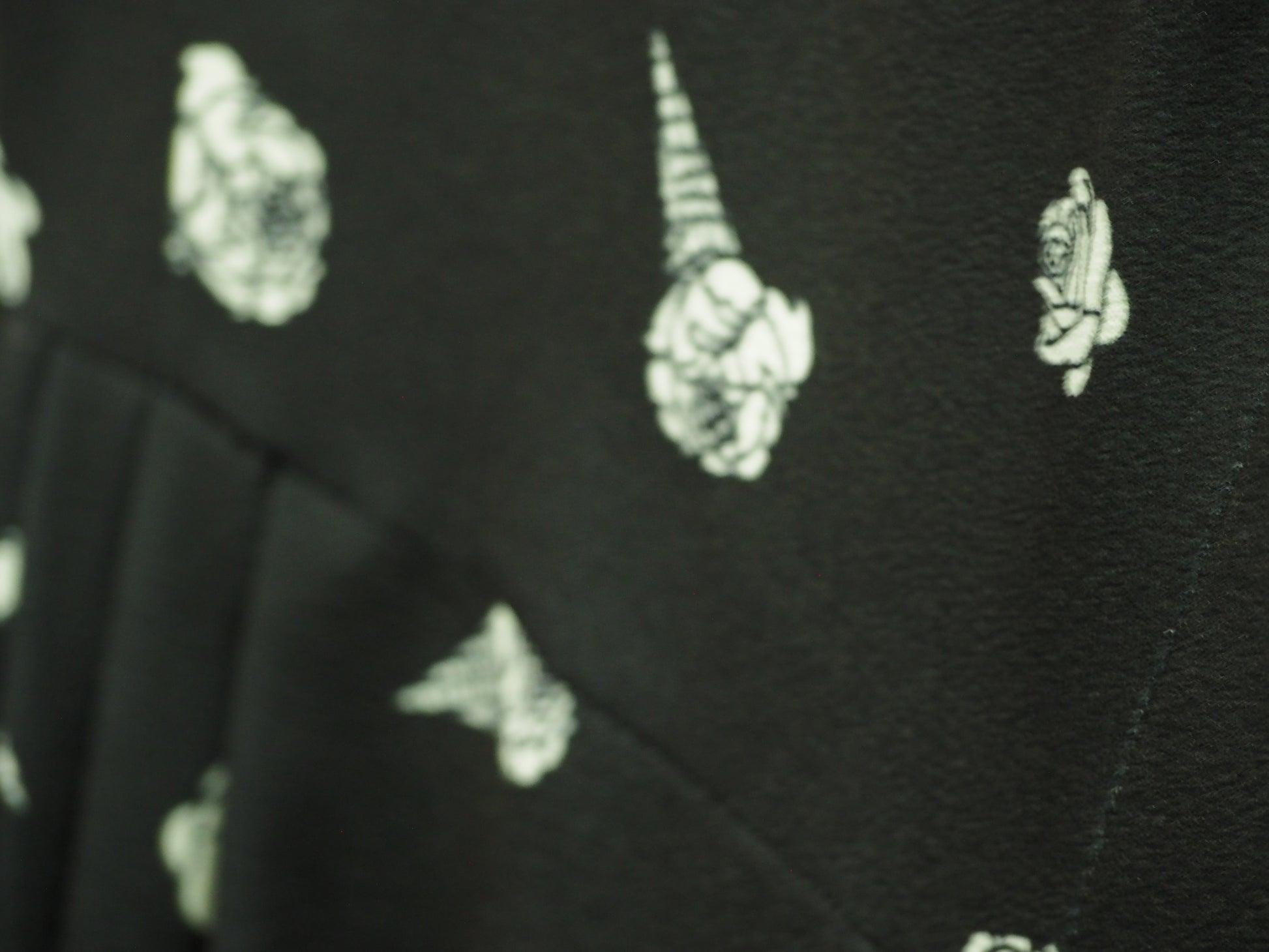 VESTIDO NEGRO TIRANTES CON DECORACIÓN