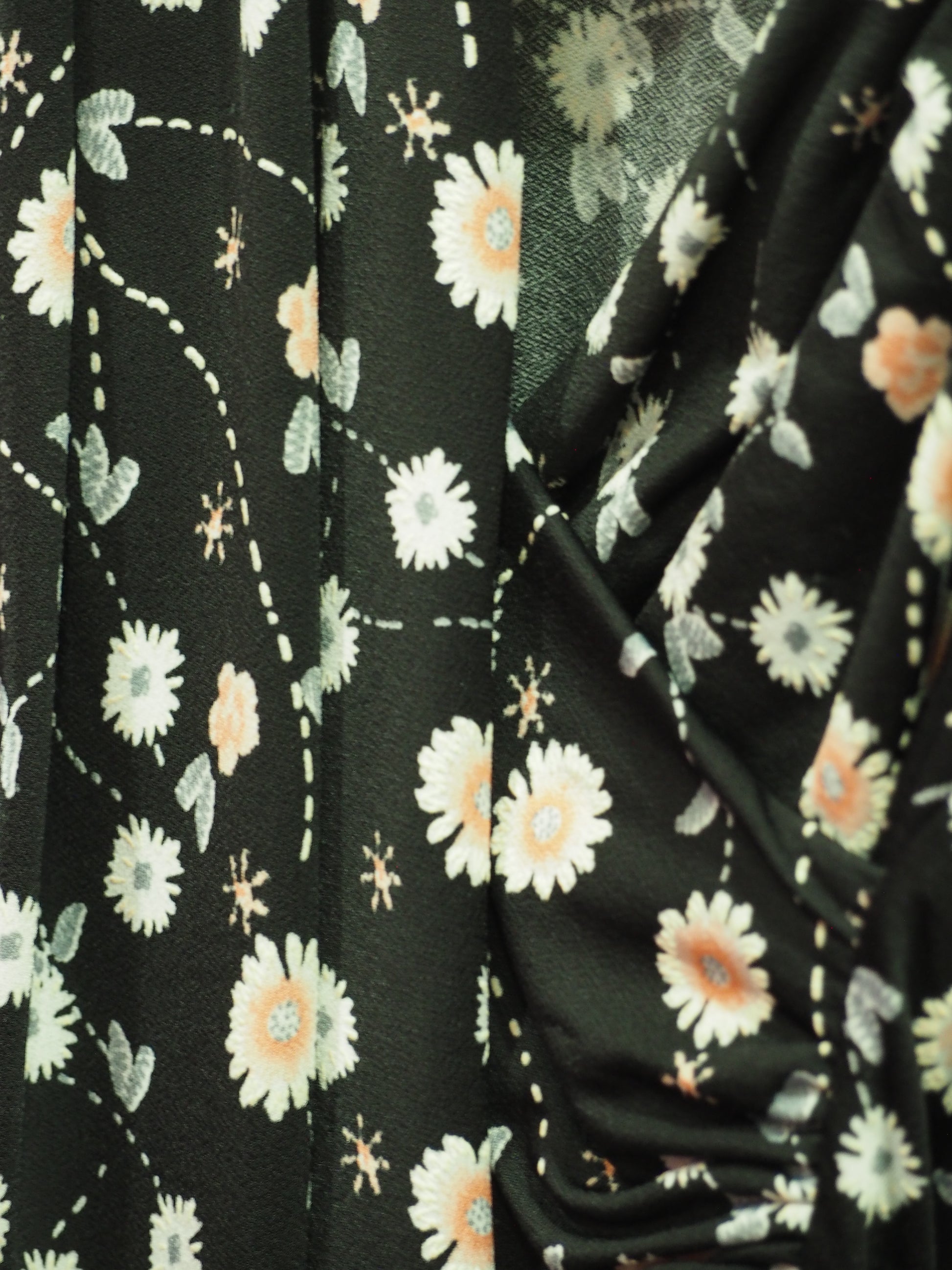 VESTIDO MANGA LARGA NEGRO CON DISEÑO FLORAL