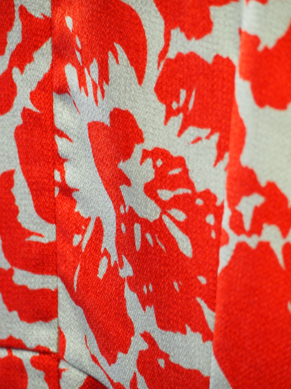 VESTIDO ROJO CON DETALLES FLORALES