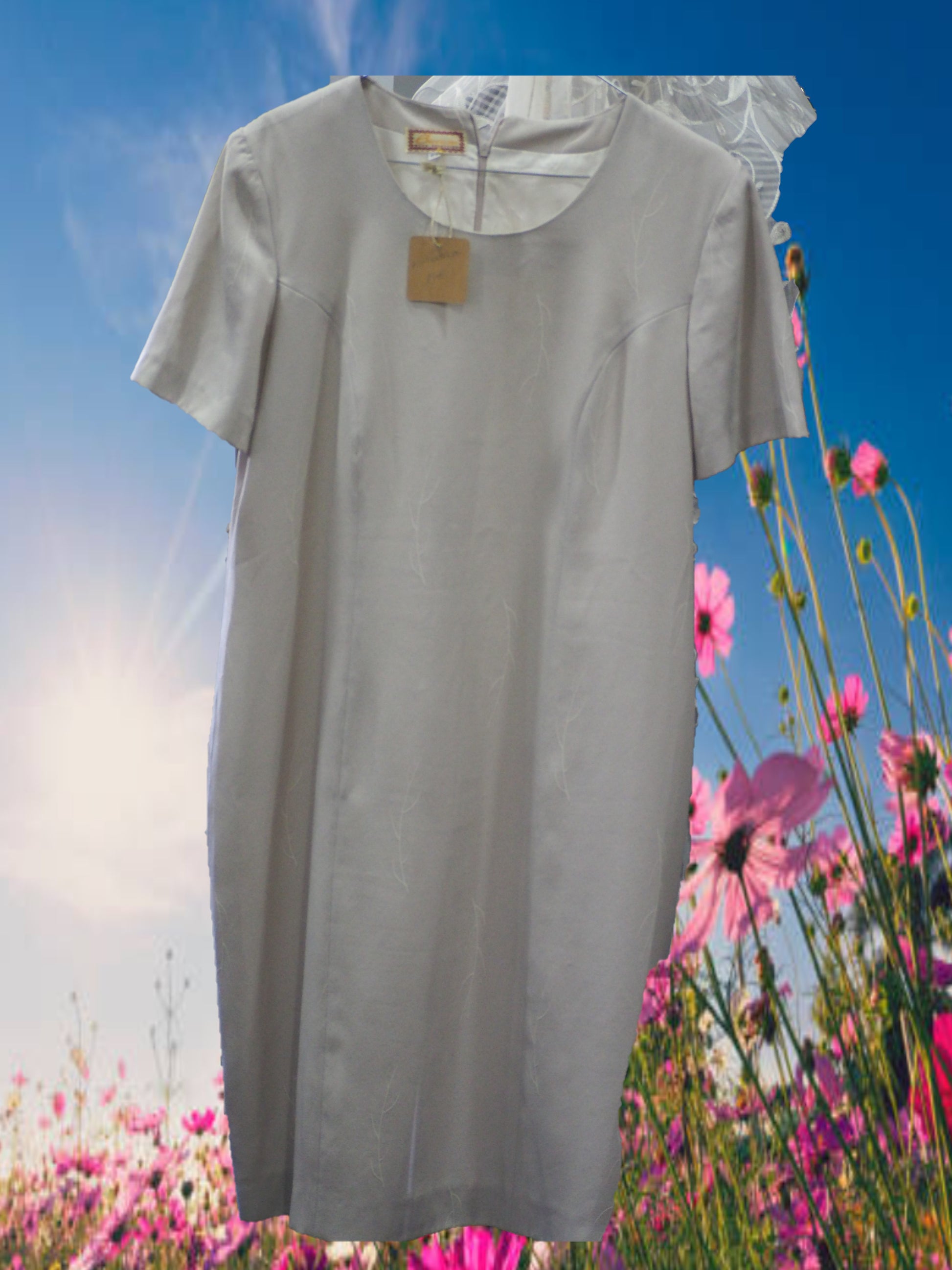 VESTIDO BEIGE CON ESTAMPADO BORDADO
