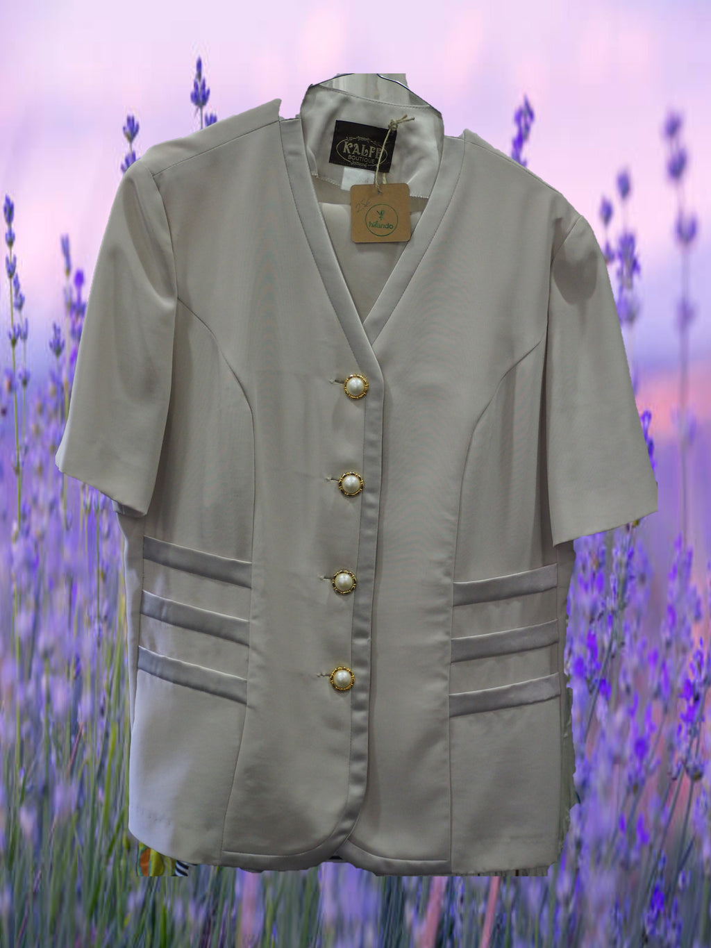 TRAJE SEÑORA CON FALDA DE COLOR BEIGE Y BOTONES DORADOS