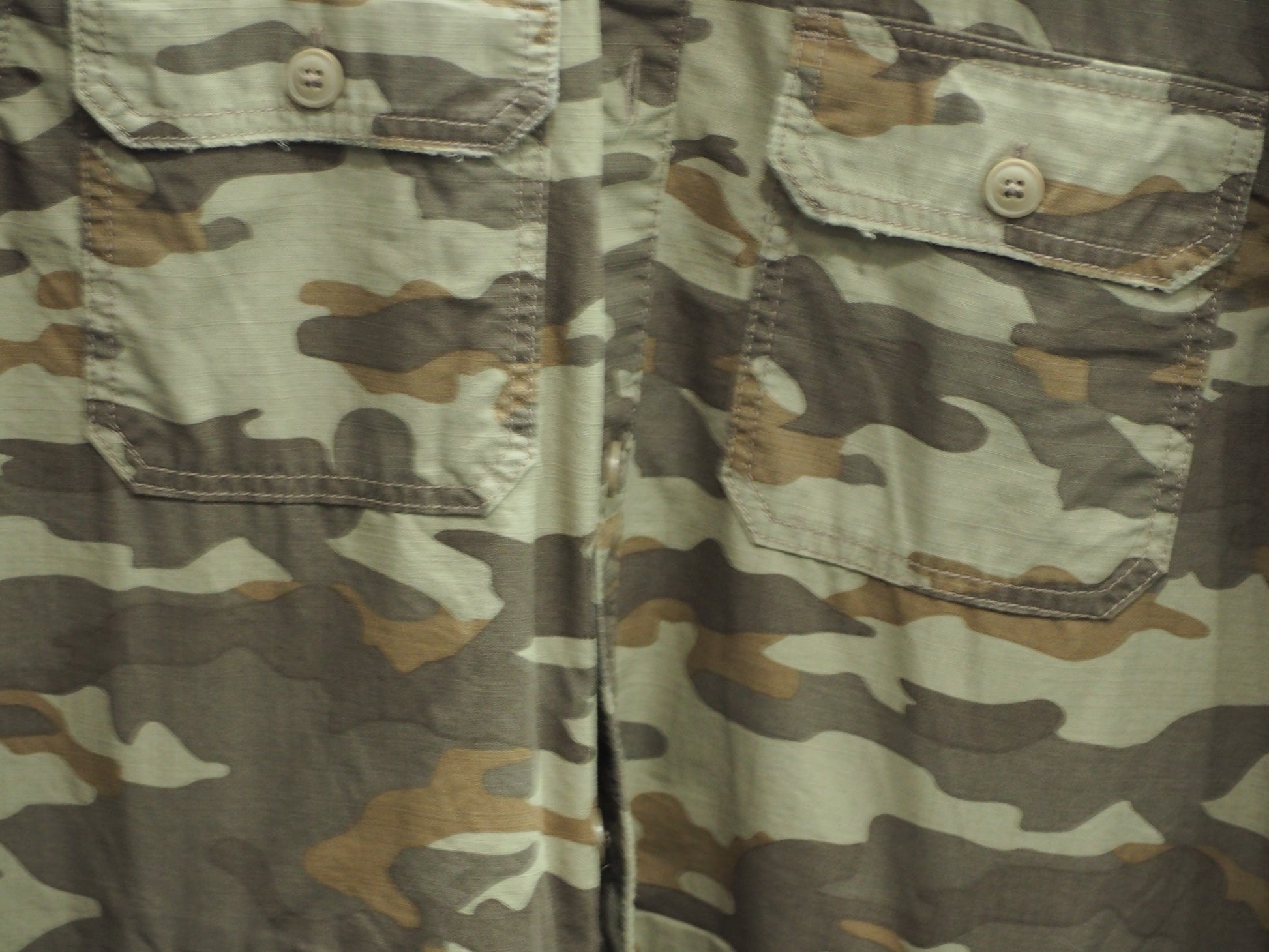 CAMISA CABALLERO MANGA LARGA ESTAMPADO MILITAR