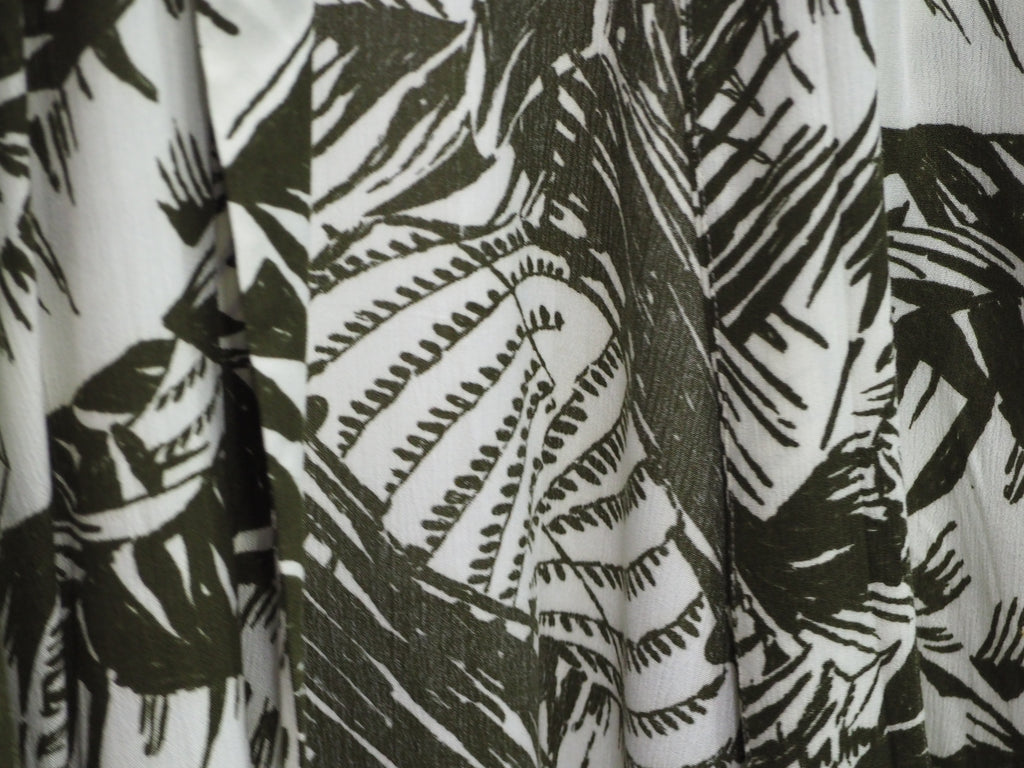 CHAQUETA SEÑORA CON DETALLES FLORALES BLANCA Y VERDE