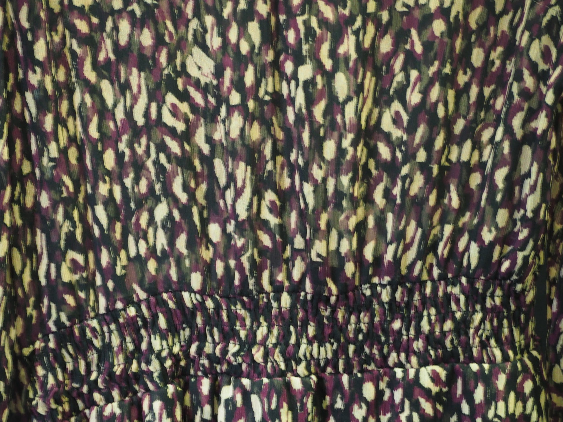 VESTIDO MIDI MARRON VAPOROSO MANGA LARGA CON ESTAMPADO PRINT