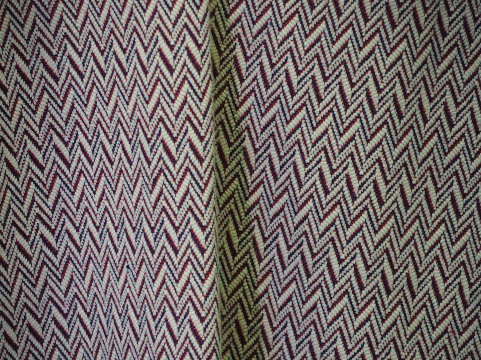VESTIDO TIRANTES GRANATE CON ESTAMPADO GEOMÉTRICO