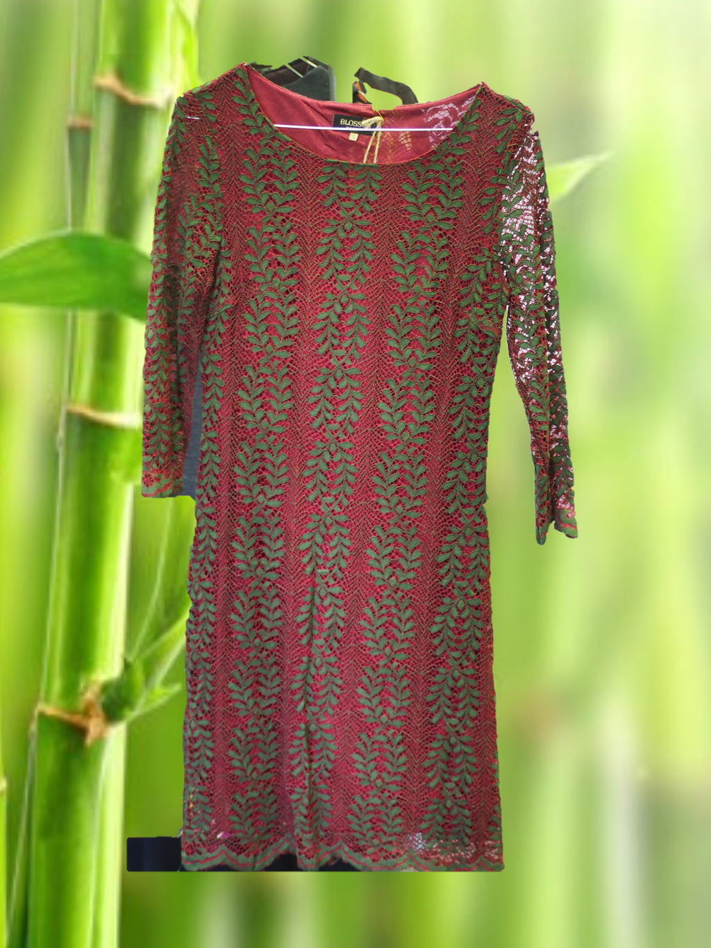 VESTIDO MIDI MANGA FRANCESA GRANATE CON ENCAJE EN VERDE