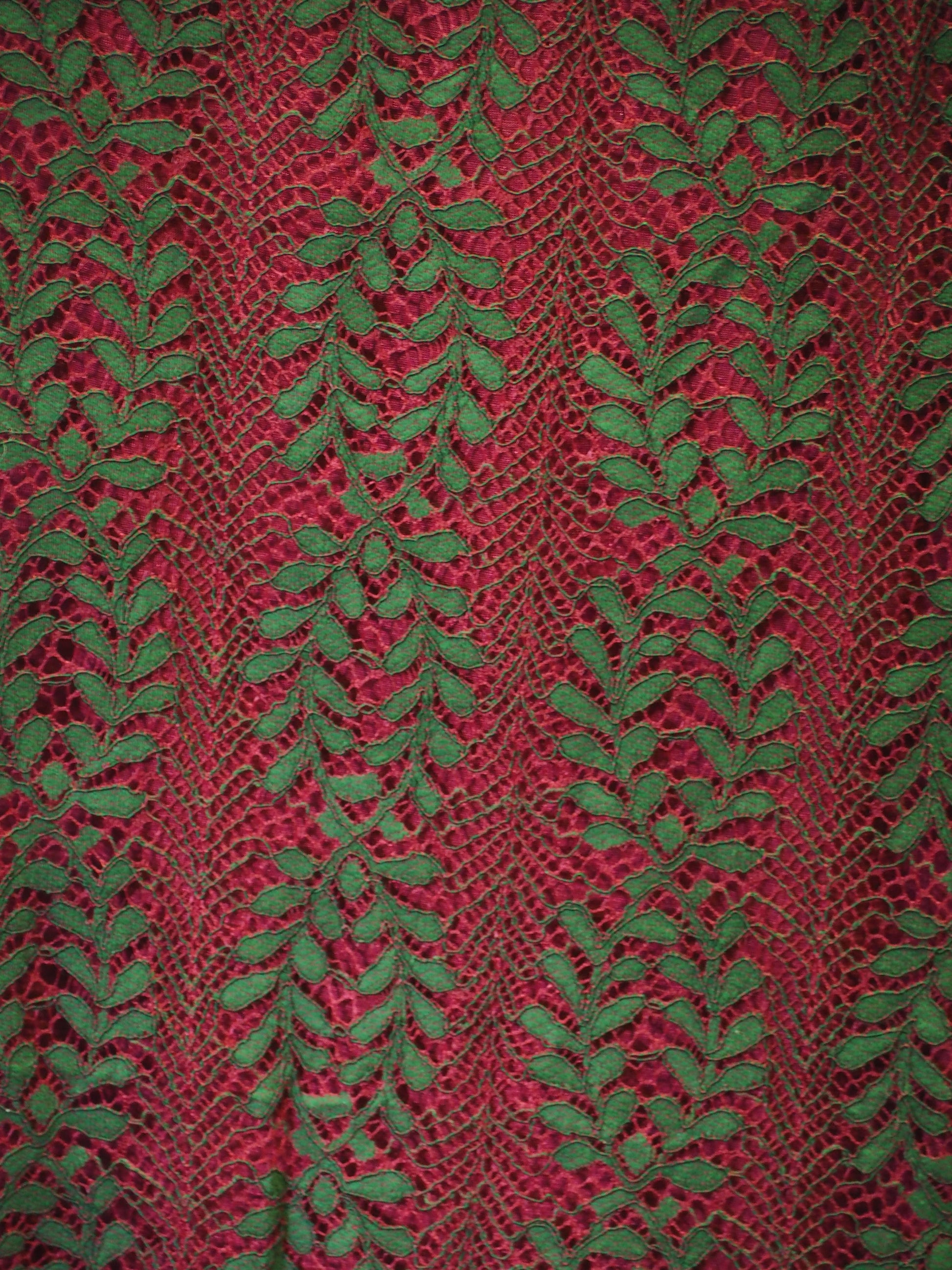VESTIDO MIDI MANGA FRANCESA GRANATE CON ENCAJE EN VERDE