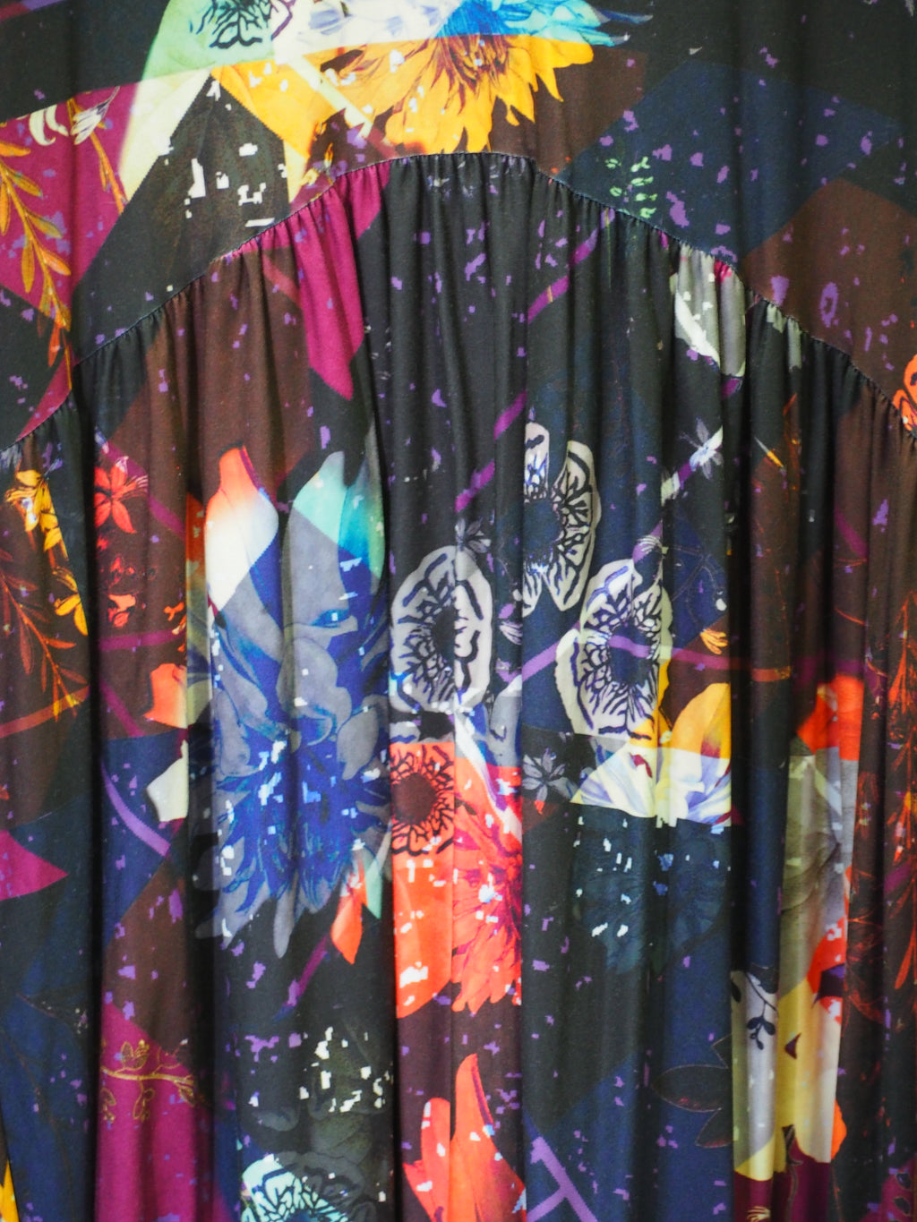VESTIDO MIDI MANGA LARGA  MULTICOLOR
