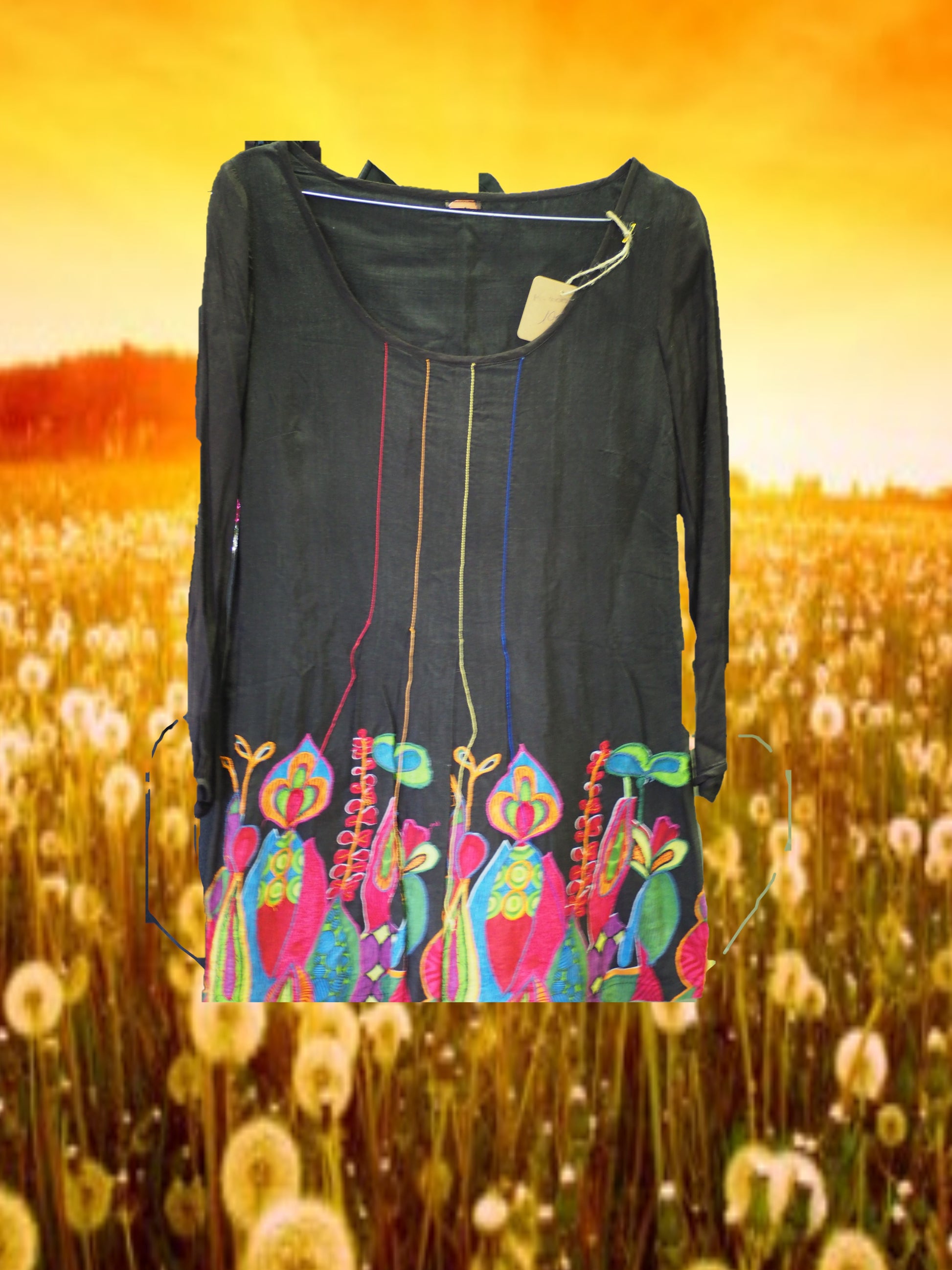 VESTIDO NEGRO CORTO MANGA LARGA CON BORDADO FLORAL