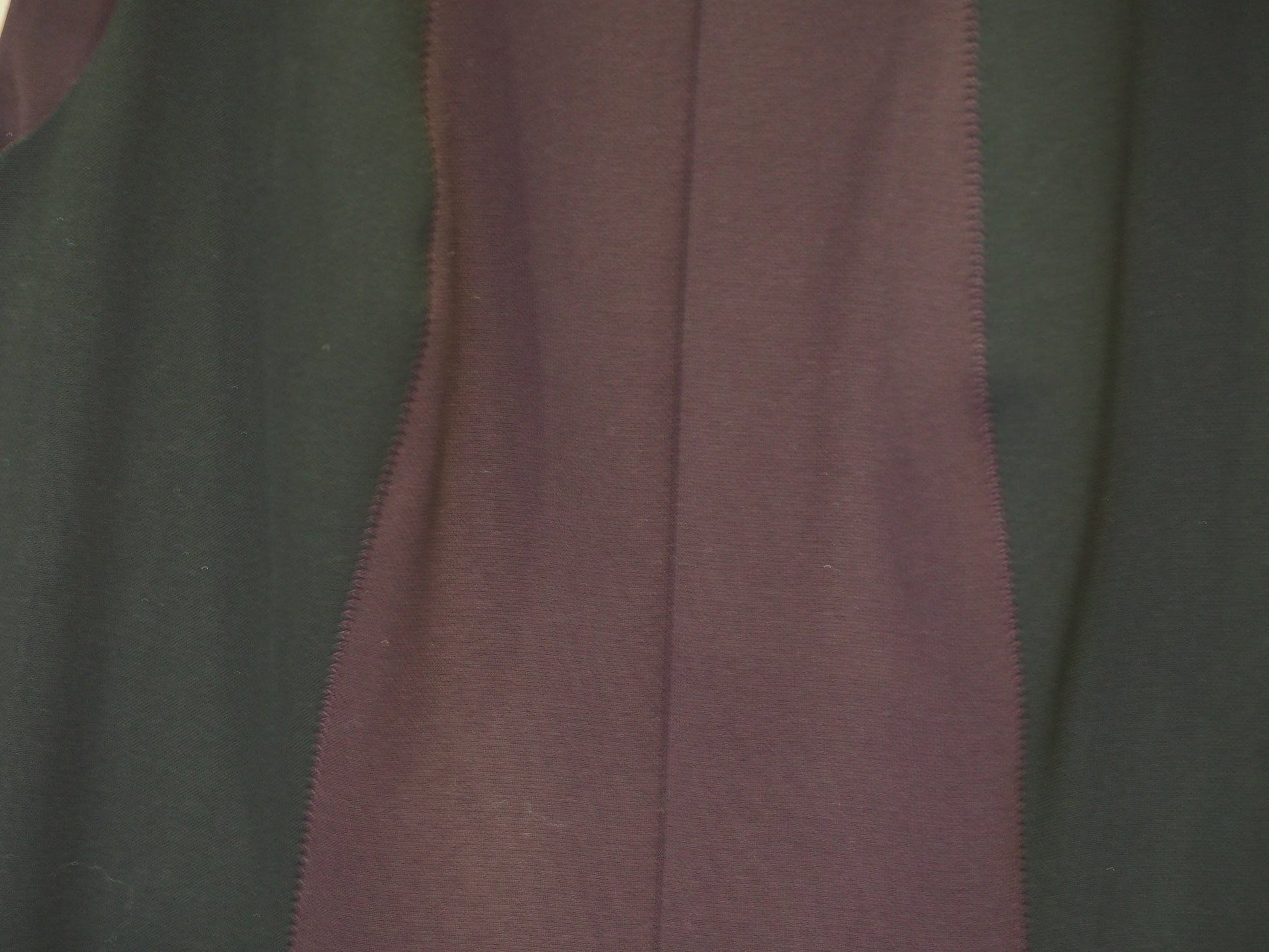 VESTIDO MIDI SIN MANGAS NEGRO Y MORADO