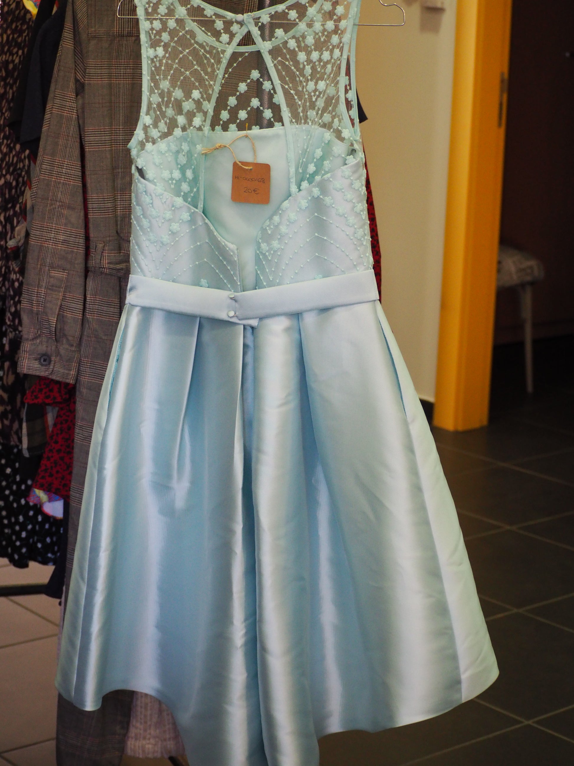 VESTIDO MIDI VERDE DE FIESTA SIN MANGAS Y TRANSPARENCIAS