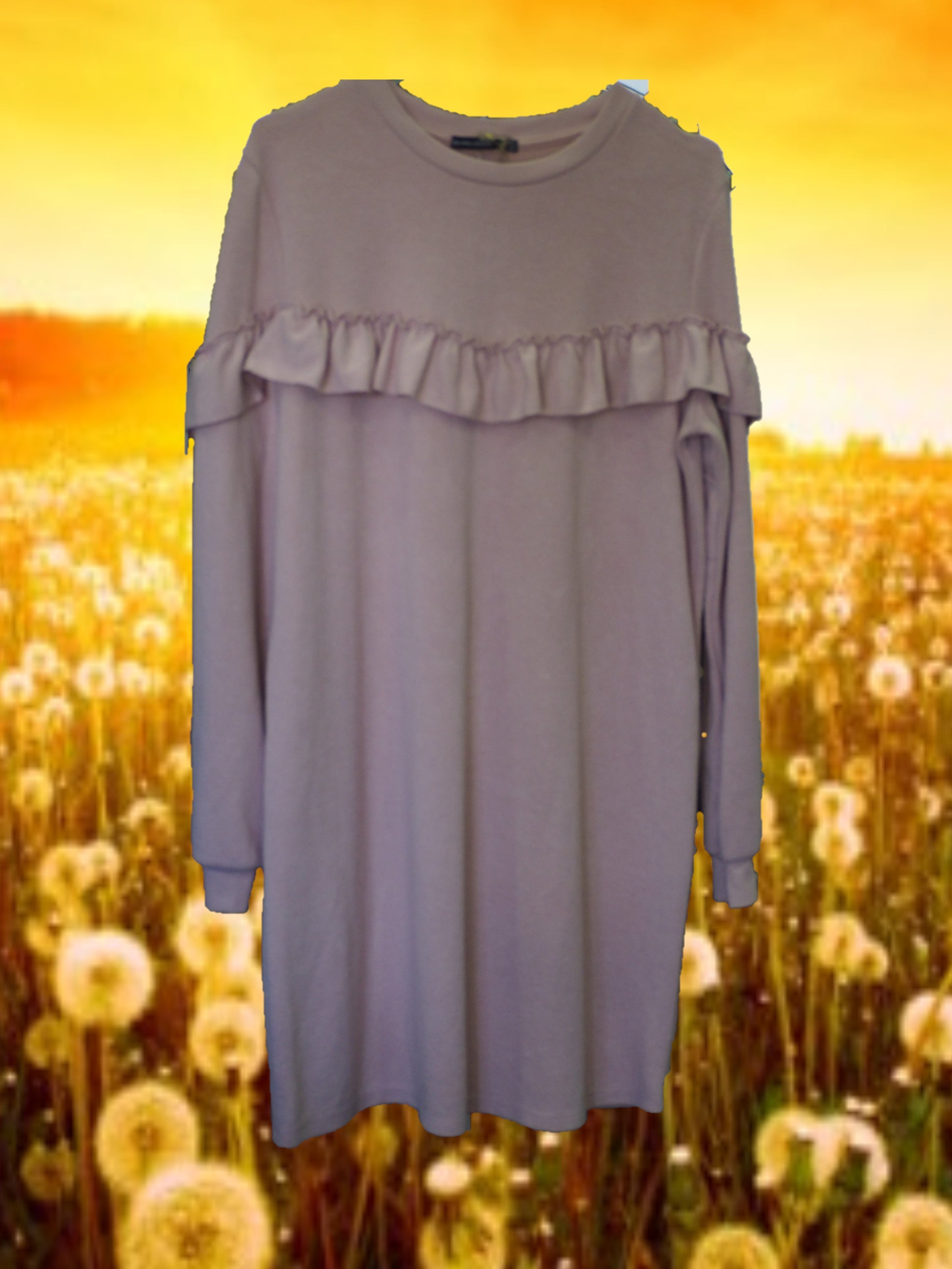VESTIDO MIDI CON MANGA LARGA ROSA Y VOLANTE