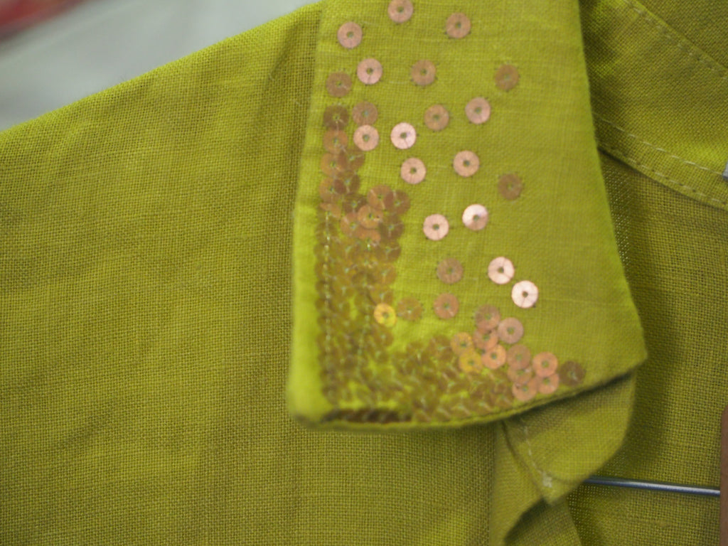CAMISA SEÑORA MANGA LARGA VERDE CON DETALLES DE LENTEJUELAS EN EL CUELLO