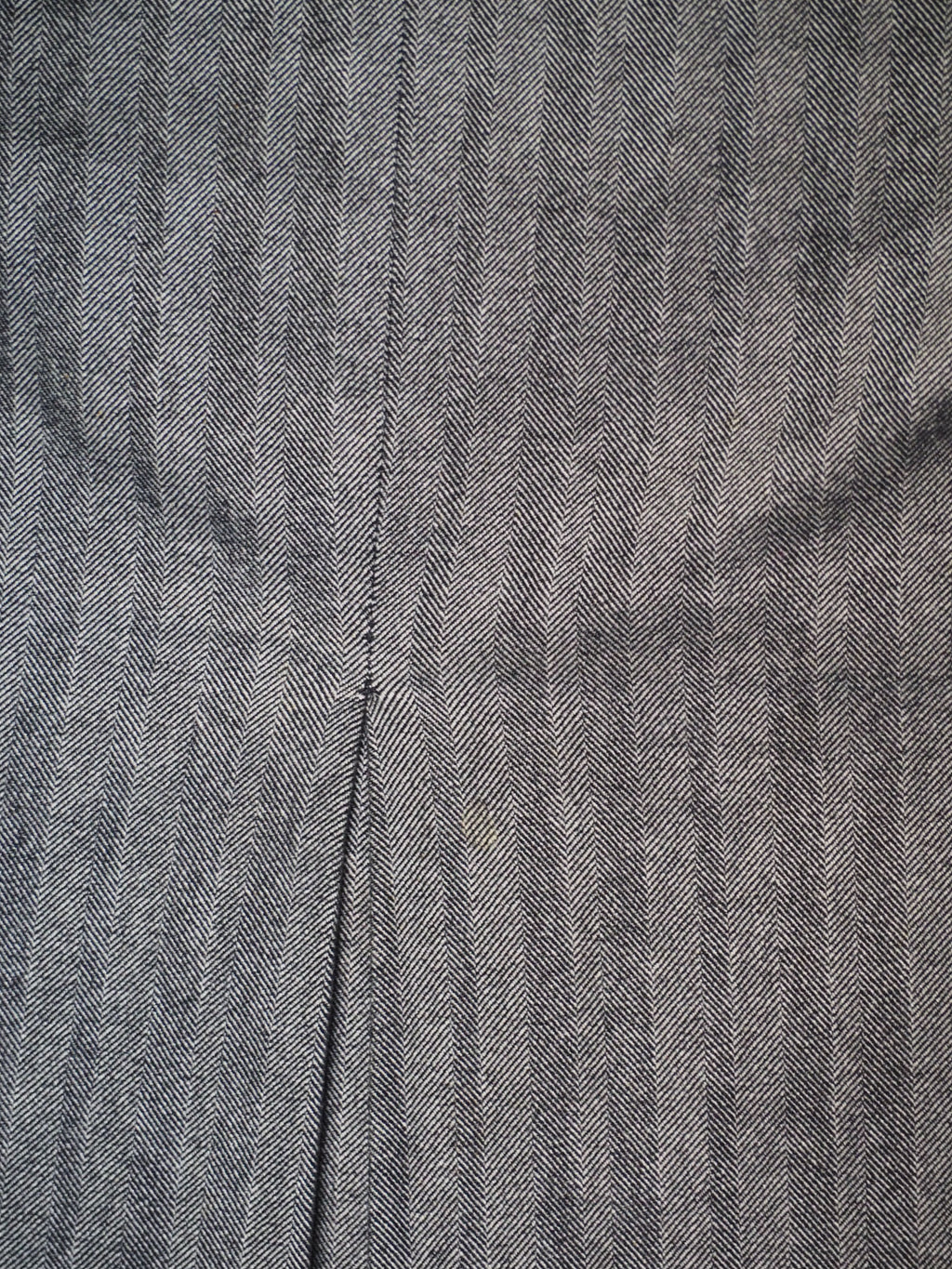 FALDA CORTA GRIS CON ESTAMPADO