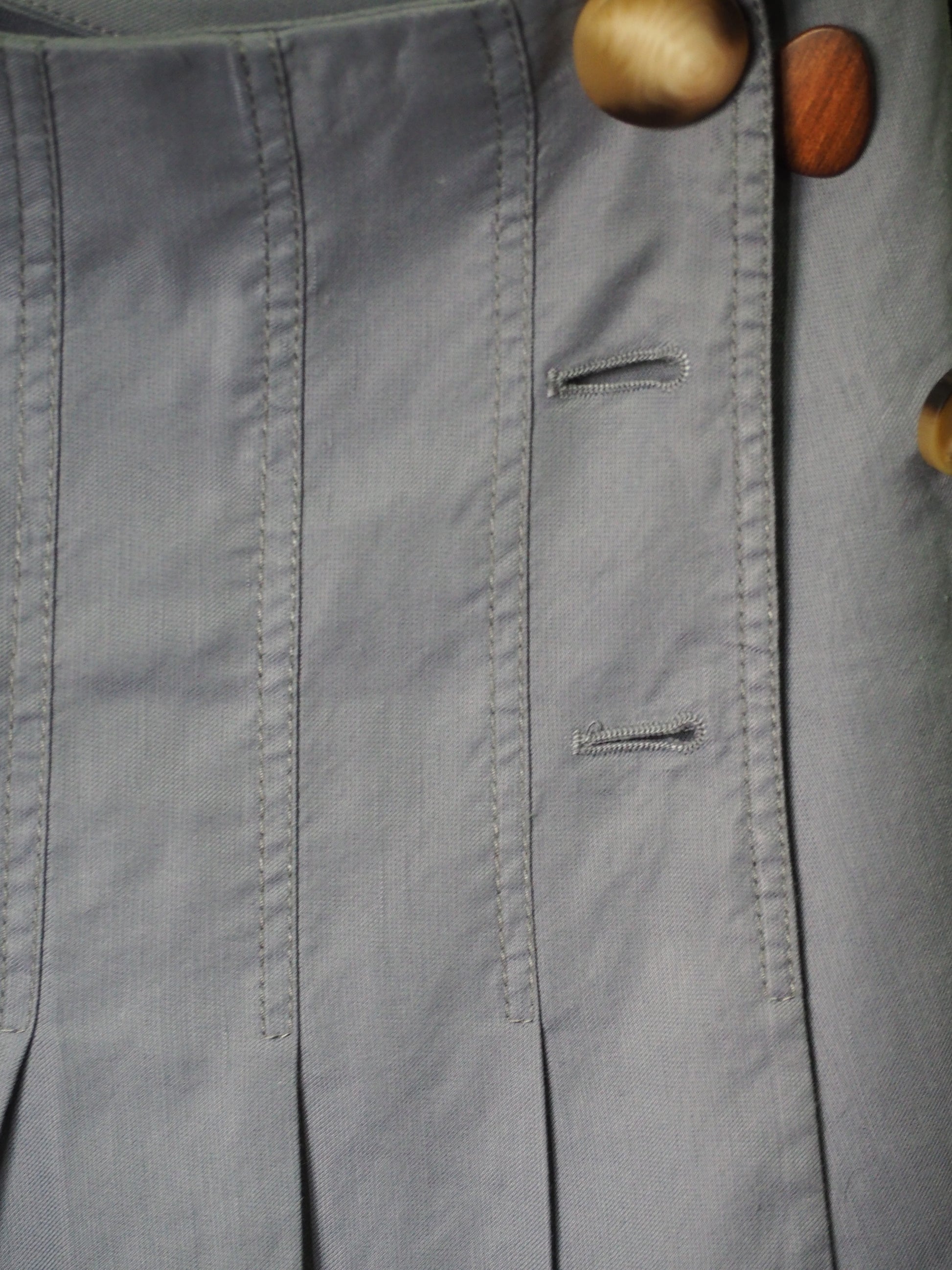 FALDA CORTA GRIS CON TABLAS
