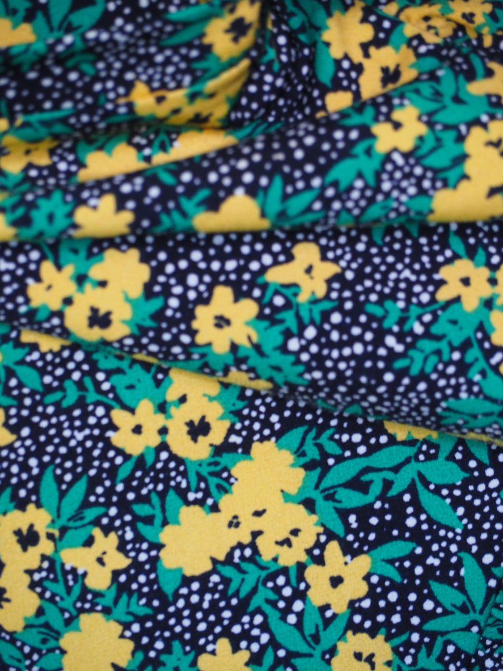 FALDA CORTA NEGRA CON ESTAMPADO