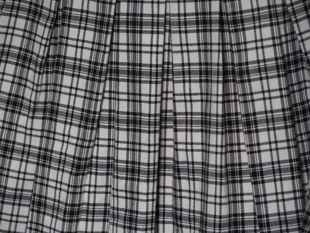 FALDA CORTA BLANCA DE CUADROS Y TABLILLAS