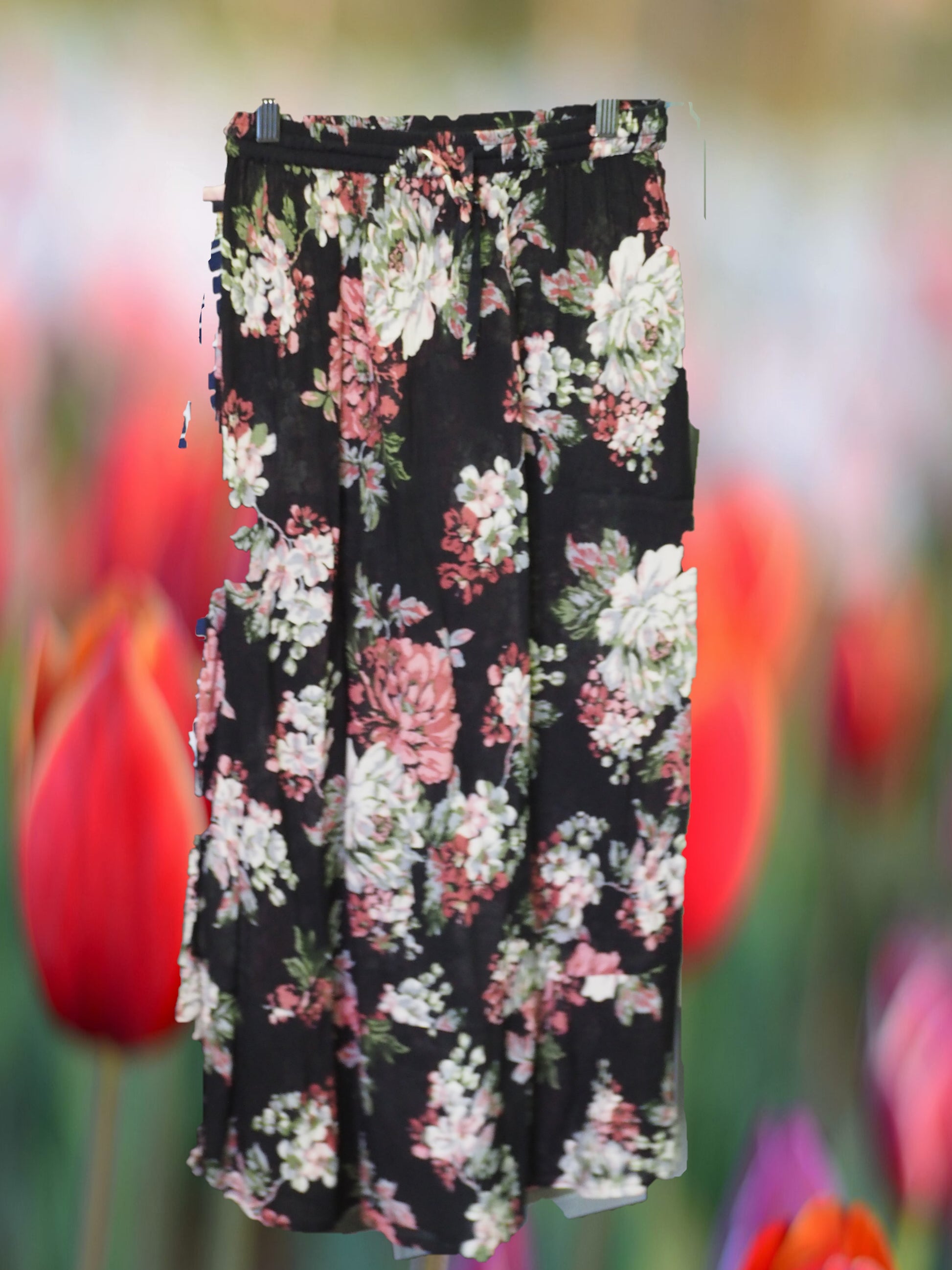FALDA   NEGRA FLUIDA CON ESTAMPADO FLORAL