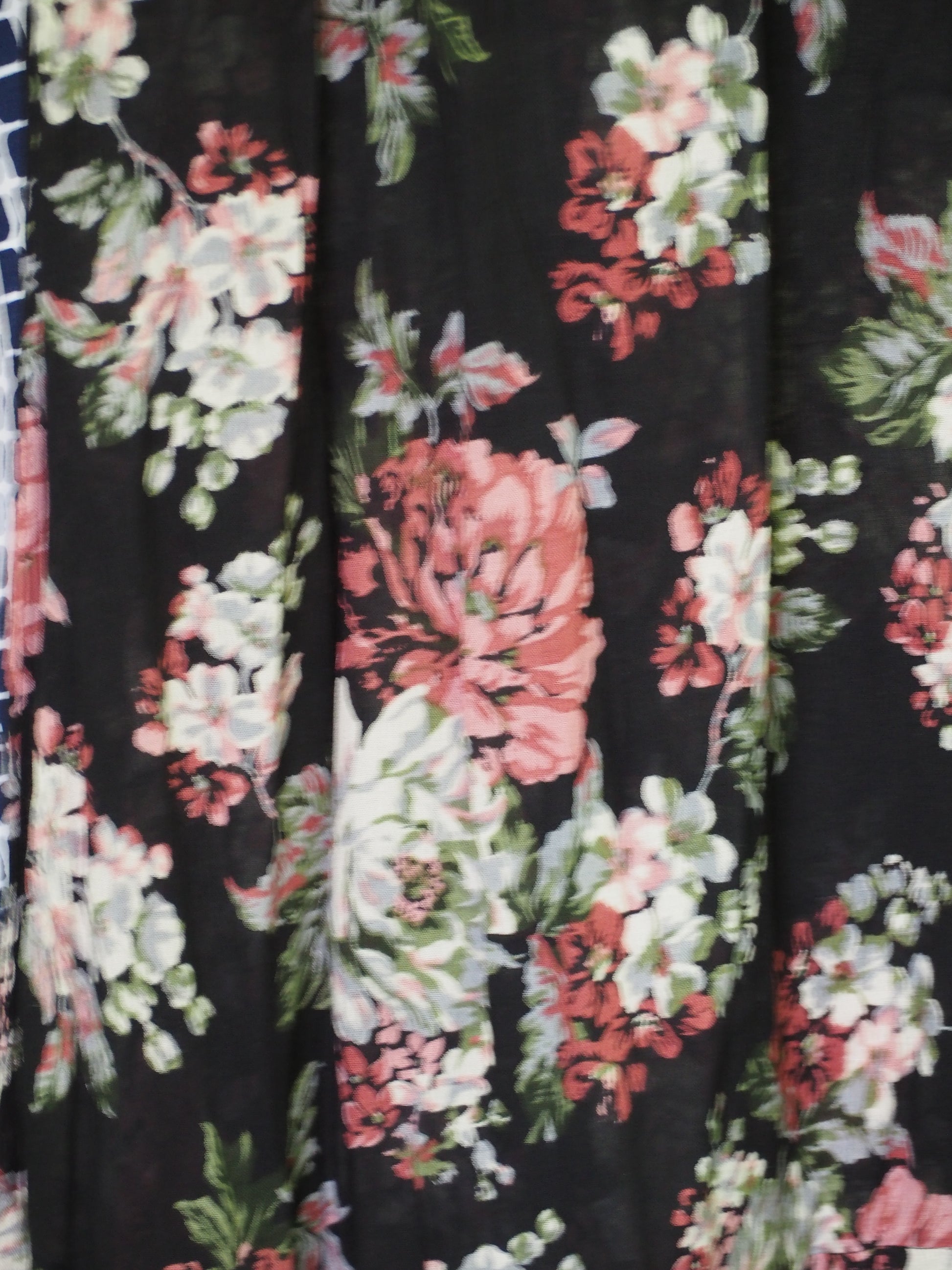 FALDA   NEGRA FLUIDA CON ESTAMPADO FLORAL