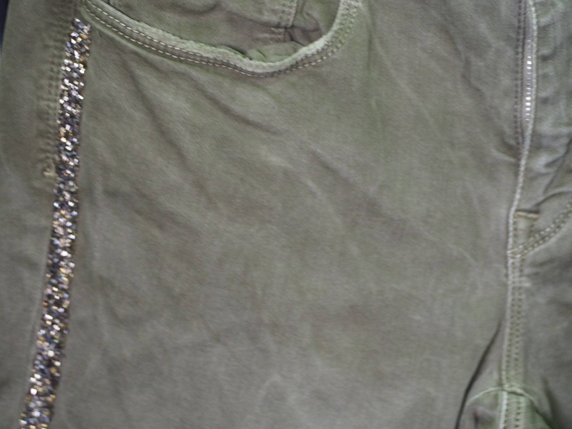 PANTALÓN MUJER VAQUERO VERDE CON BRILLOS EN LATERALES