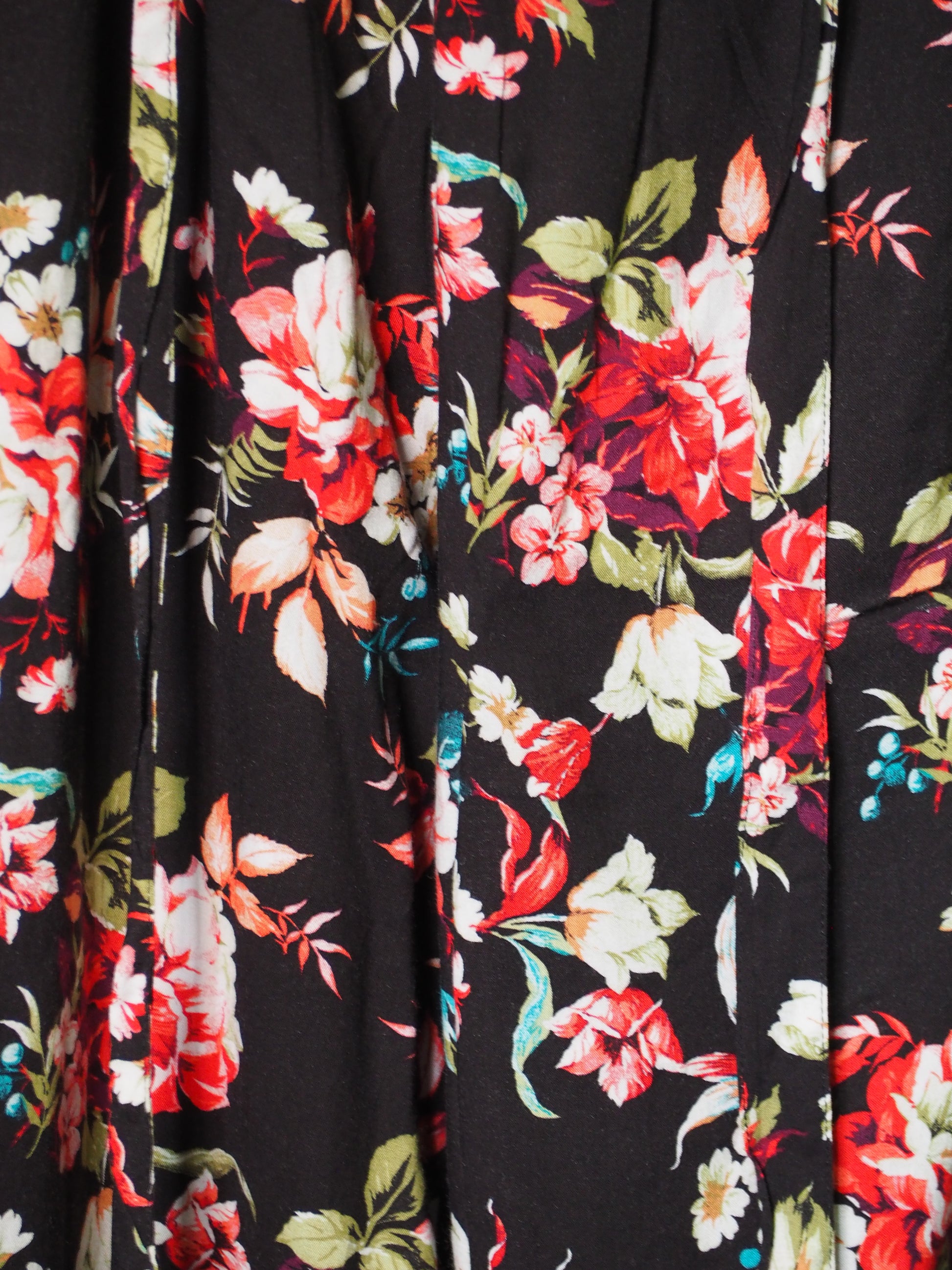 PANTALÓN MUJER DE VESTIR NEGRO CON ESTAMPADO FLORAL