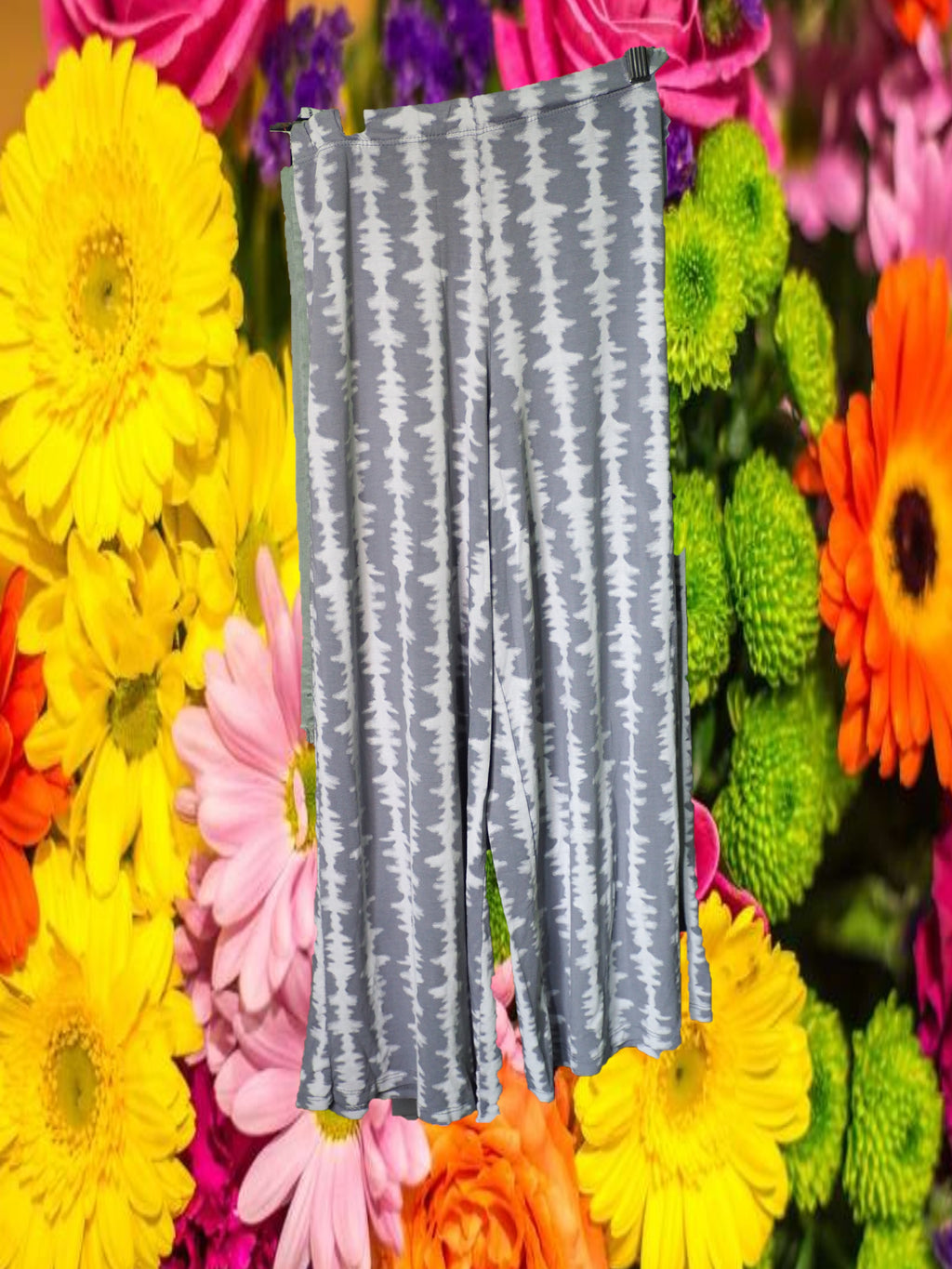 PANTALÓN MUJER DE TELA GRIS CON ESTAMPADO