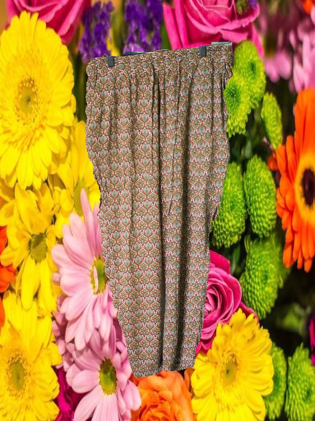 PANTALÓN MUJER DE TELA MARRON CON ESTAMPADO