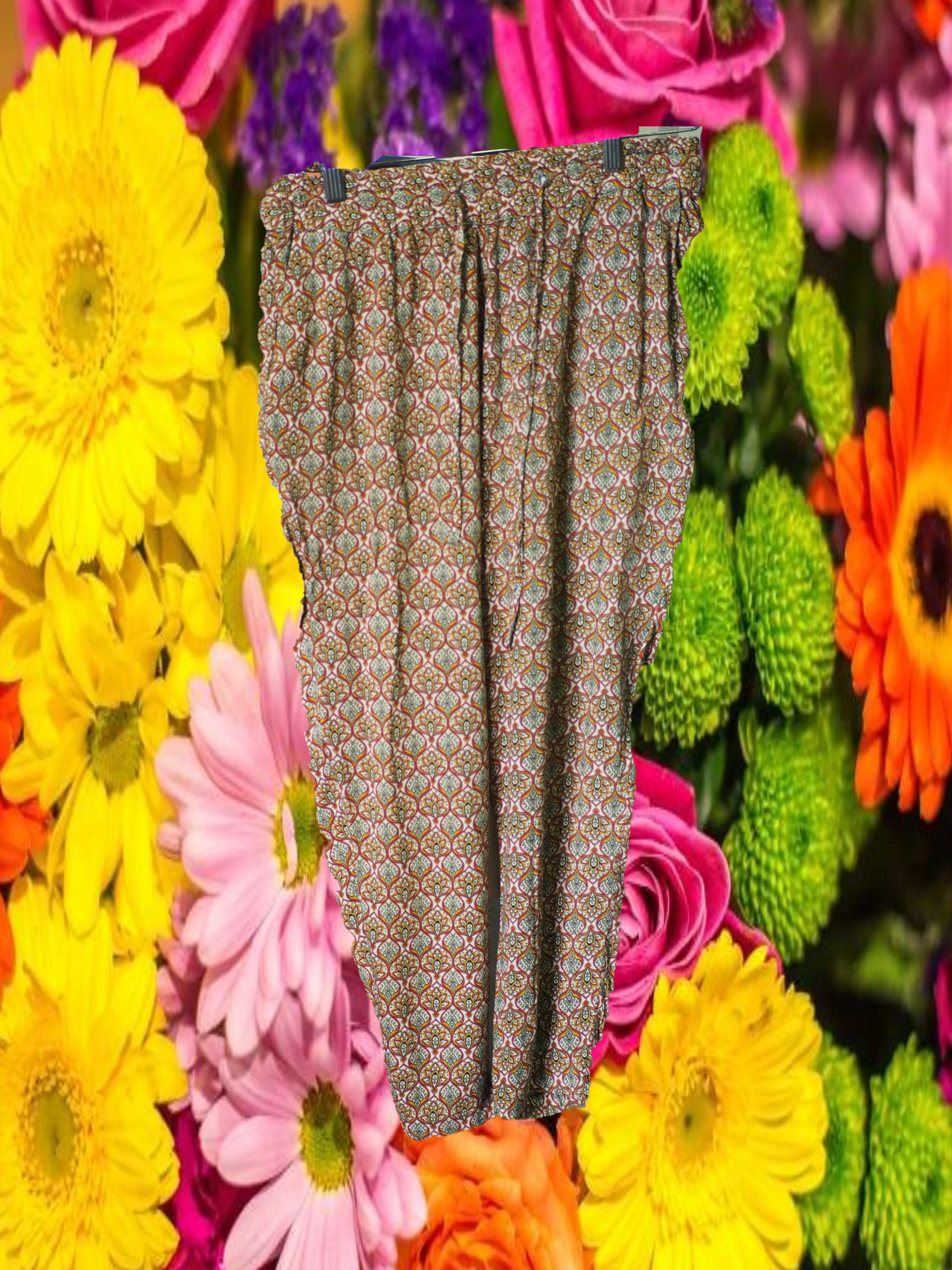 PANTALÓN MUJER DE TELA MARRON CON ESTAMPADO