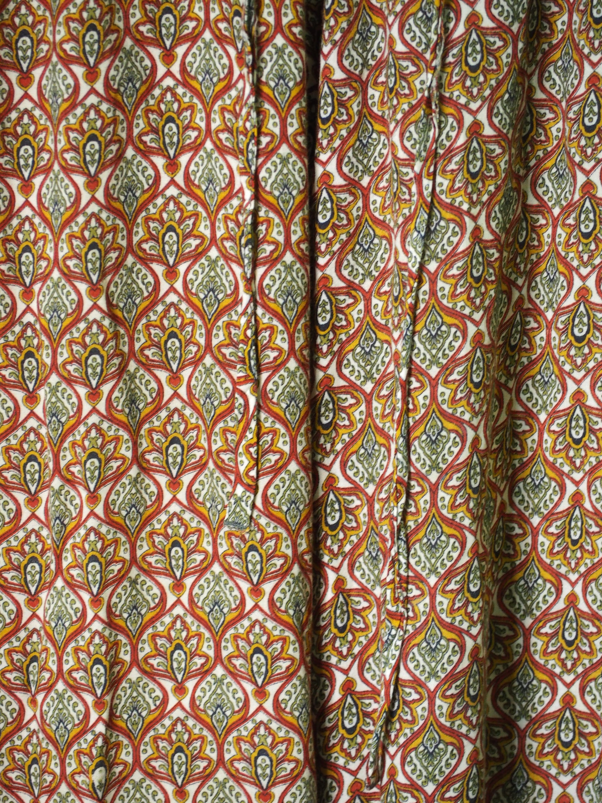 PANTALÓN MUJER DE TELA MARRON CON ESTAMPADO