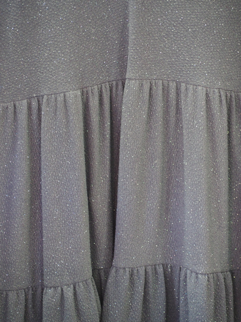 VESTIDO MIDI MORADO CON DETALLES DE BRILLOS MANGA LARGA