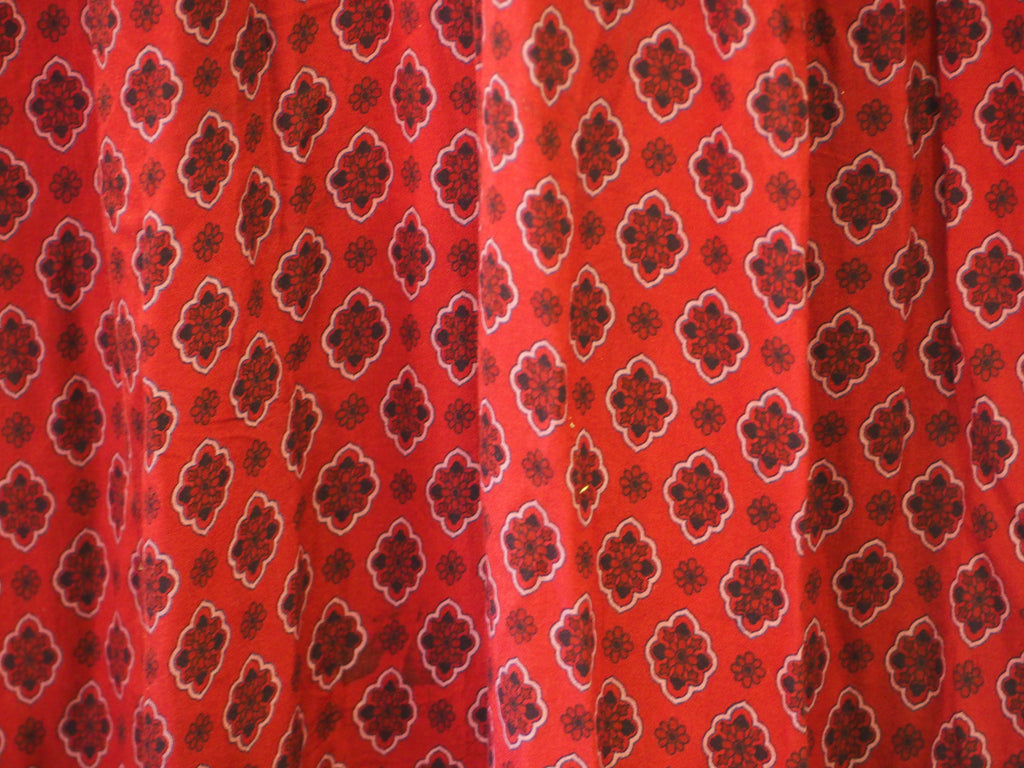 VESTIDO TIRANTES GRANATE CON ESTAMPADO