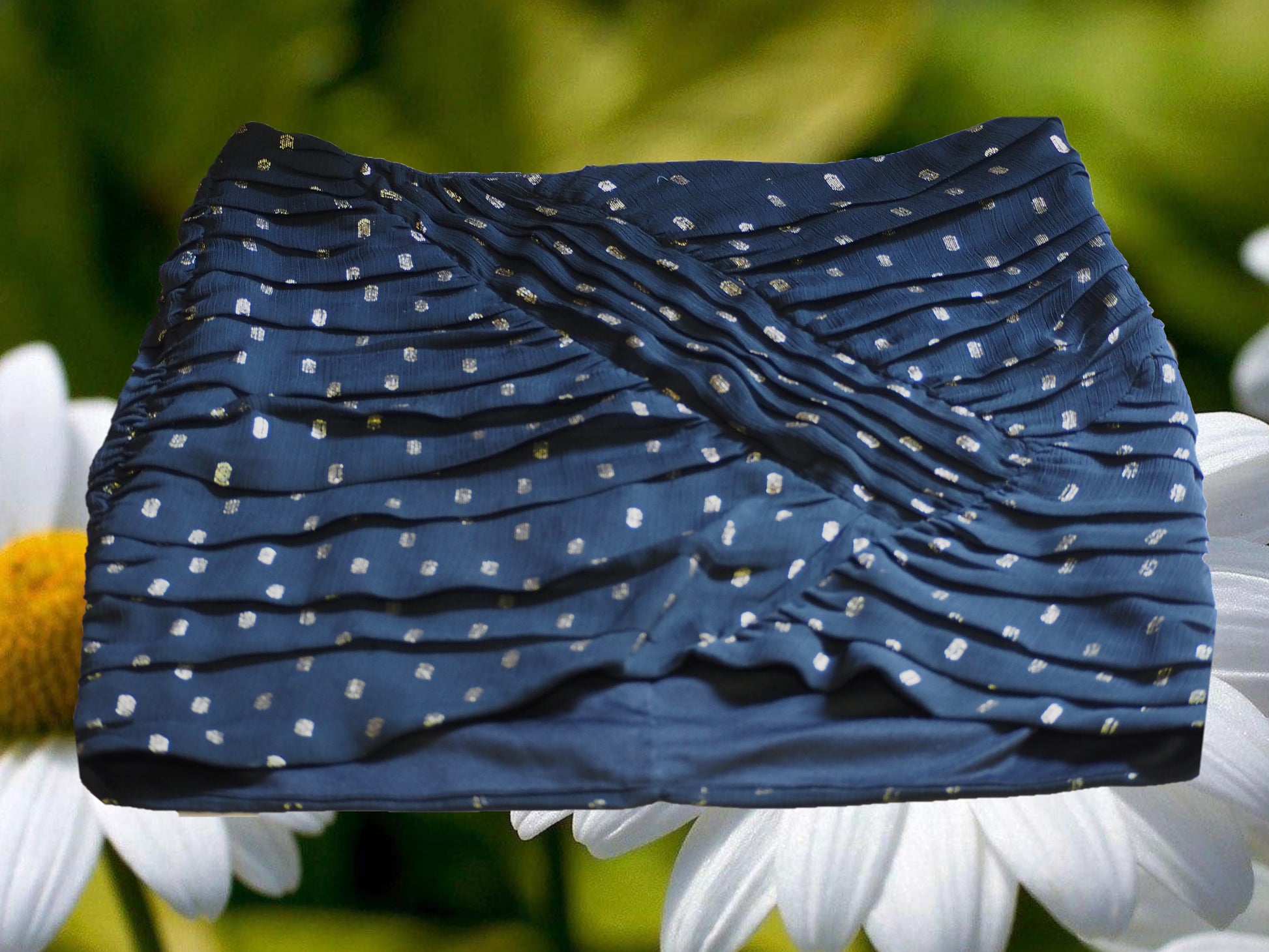 FALDA CORTA NEGRA CON ESTAMPADO DORADO