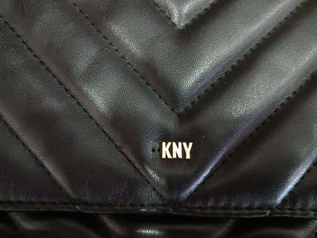 BOLSO NEGRO ( TARA - FALTA LOGO ) DKNY