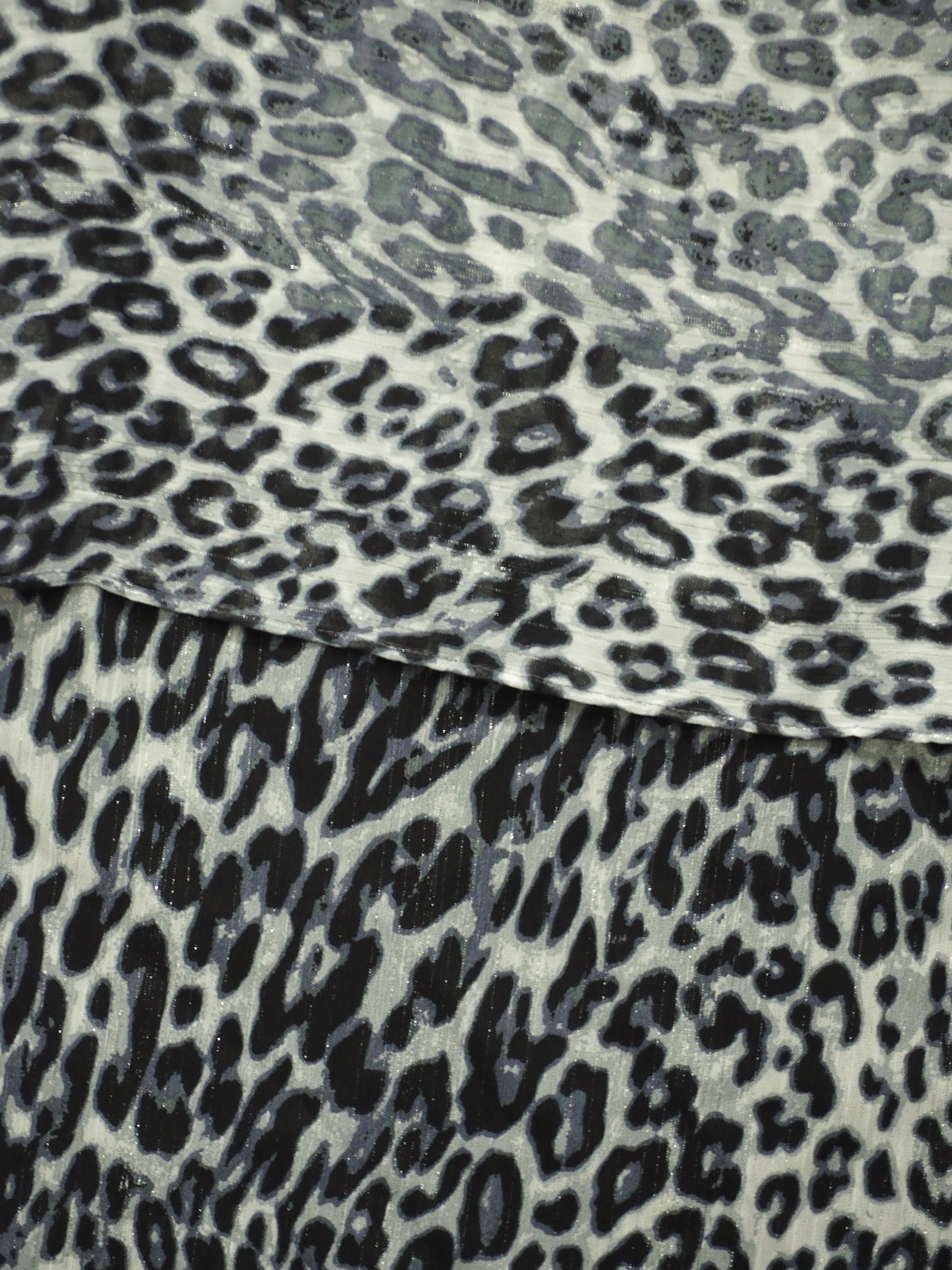 CAMISA MANGA LARGA ANIMAL PRINT NEGRA Y GRIS DKNY