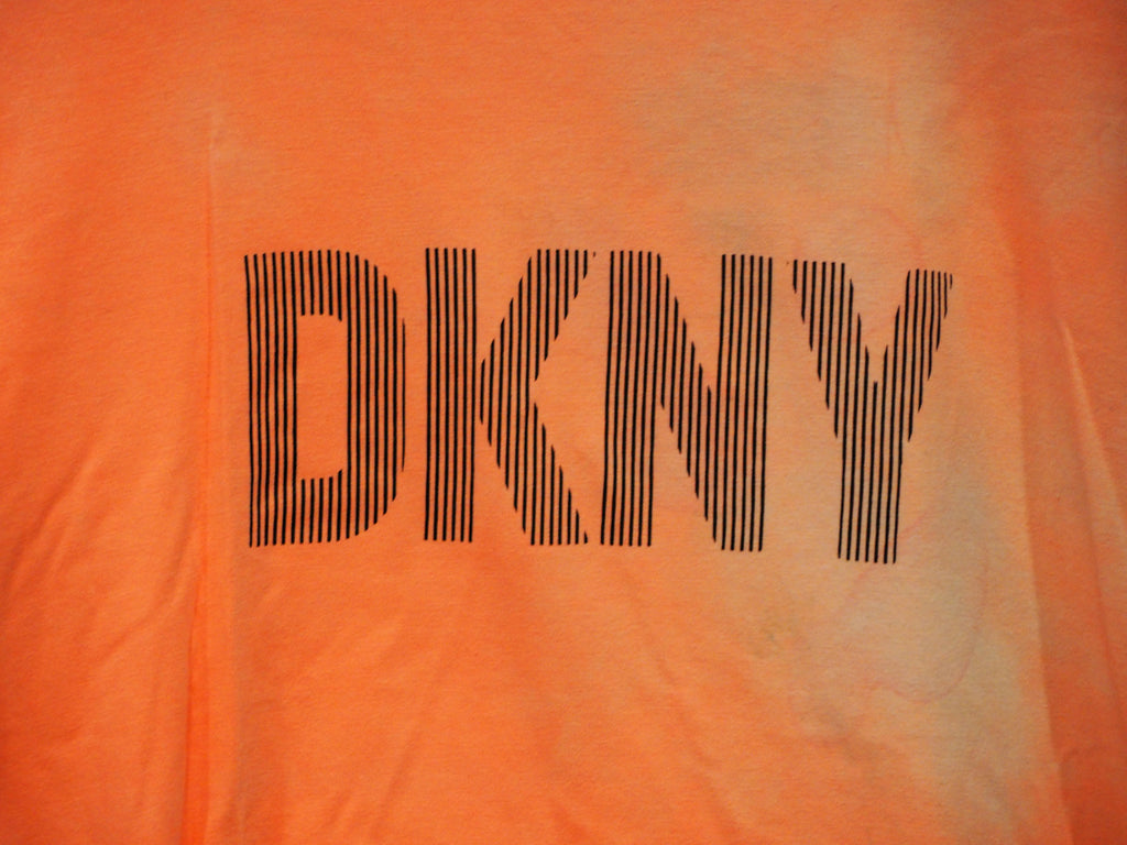 CAMISETA ROSA FLUOR MANGA CORTA CON LOGO DKNY