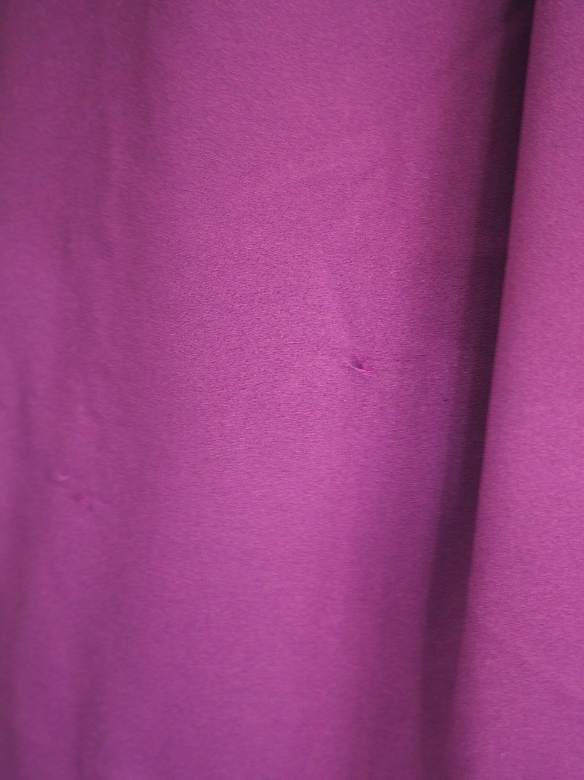 VESTIDO MIDI MORADO MANGA LARGA ( TARA ENGANCHADO PARTE BAJA ) DKNY
