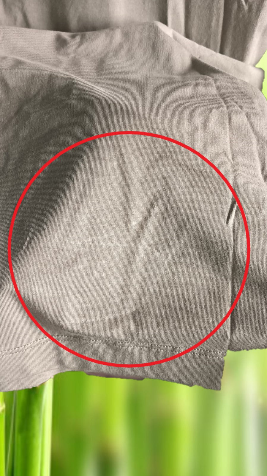 CAMISETA VERDE CON LOGO EN BRILLANTE ( TARA PARTE BAJA DEFECTUOSA ) DKNY