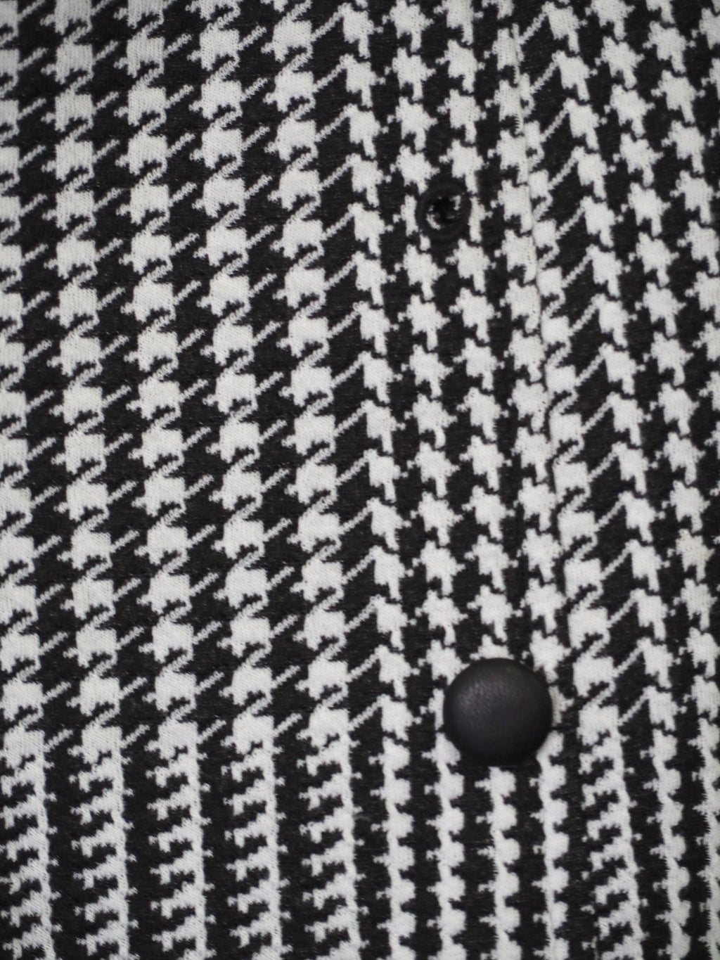 VESTIDO MIDI MANGA LARGA CON CUERPO NEGRO Y FALDA ESTAMPADA ( TARA FALTA BOTON ) DKNY