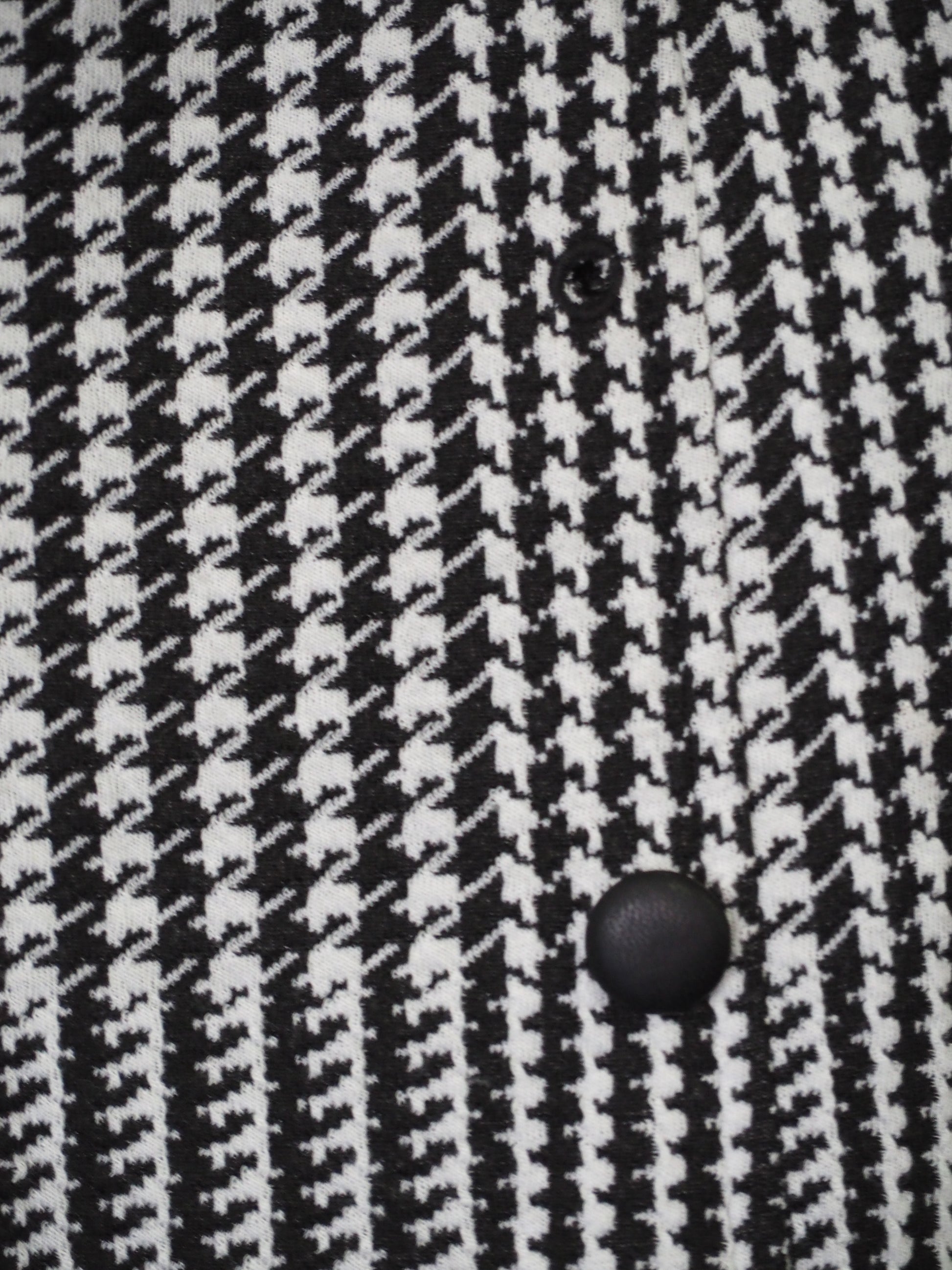 VESTIDO MIDI MANGA LARGA CON CUERPO NEGRO Y FALDA ESTAMPADA ( TARA FALTA BOTON ) DKNY