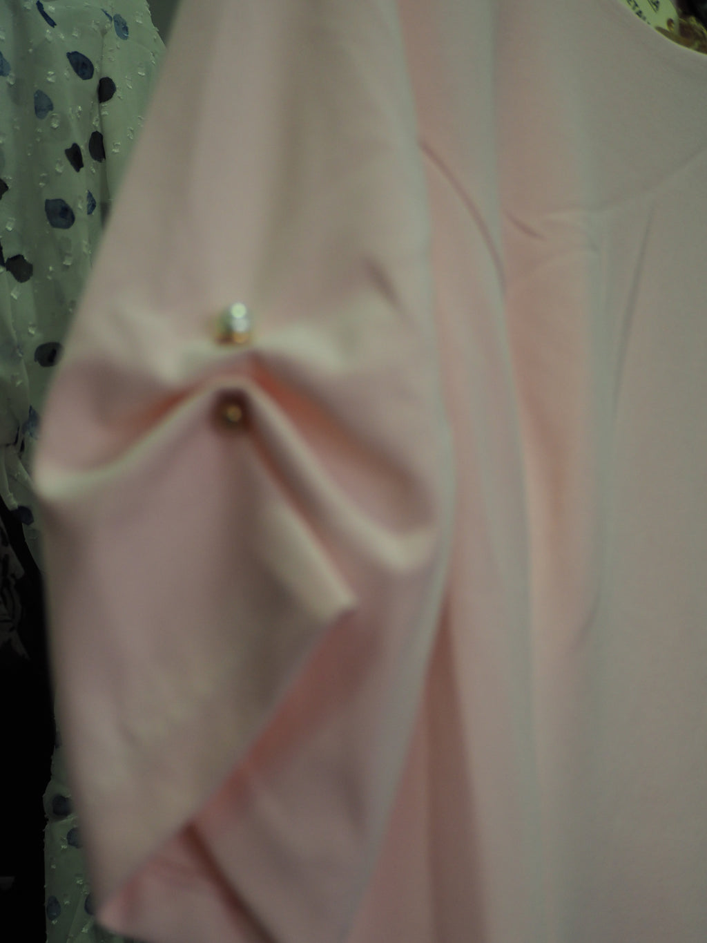VESTIDO ROSA MEDIA MANGA ( TARA ENGANCHE DECORATIVO FALTA EN MANGA IZQUIERDA ) DKNY
