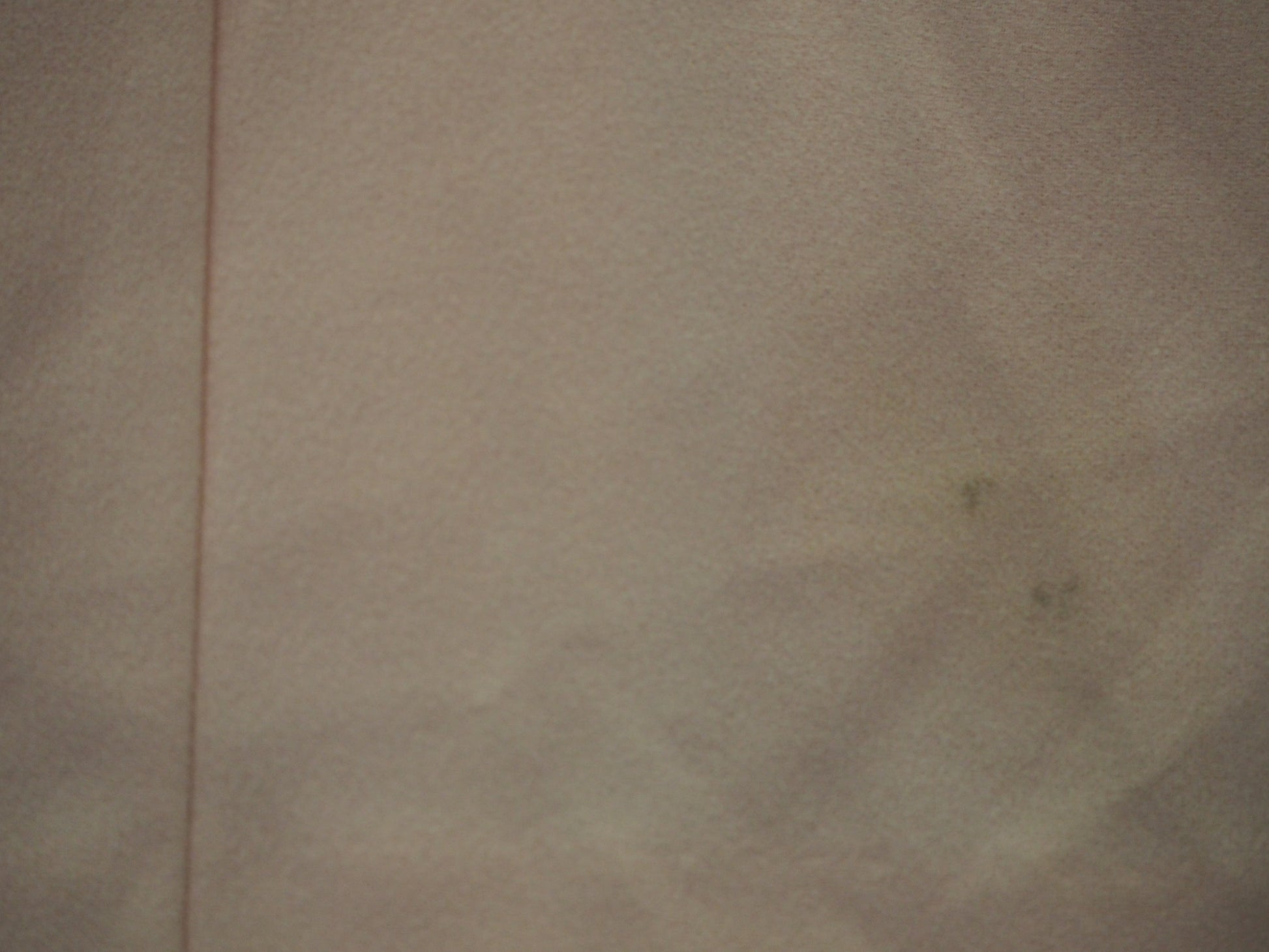 VESTIDO MIDI ROSA CON MANGA FRANCESA ( TARA MANCHA EN PARTE BAJA ) DKNY