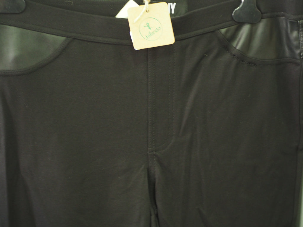 LEGGING NEGRO ( TARA DEFECTO COSTURA EN BOLSILLO DELANTERO ) DKNY