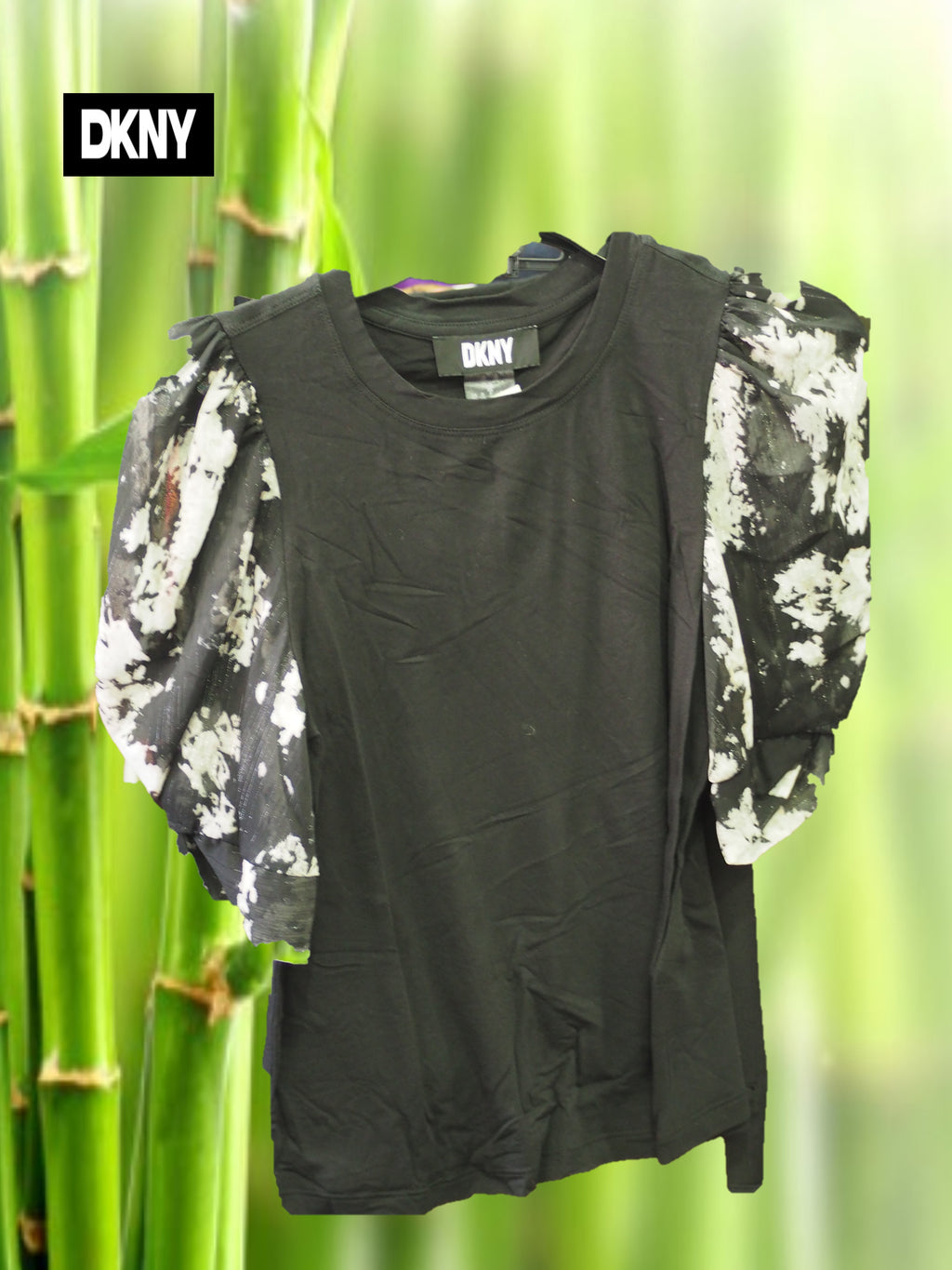 CAMISETA NEGRA CON MANGAS EN GASA ESTAMPADAS ( TARA DESCOLORIDO EN PARTE TRASERA ) DKNY