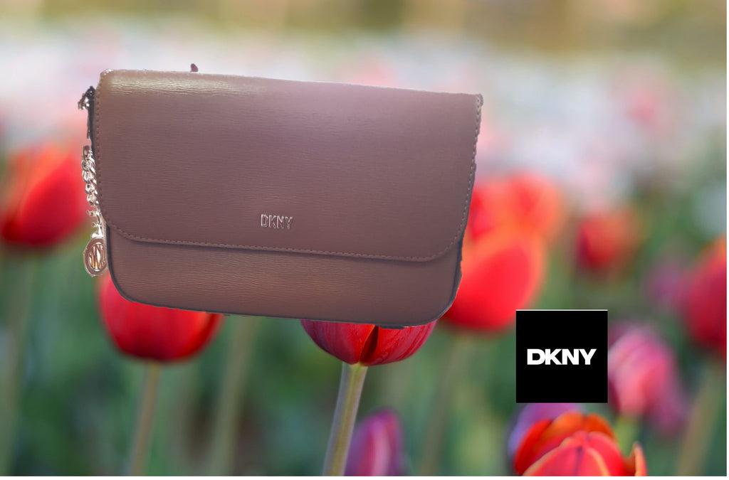 BOLSO PEQUEÑO MARRON ( TARA DESPRENDIDO GANCHO CORREA ) DKNY