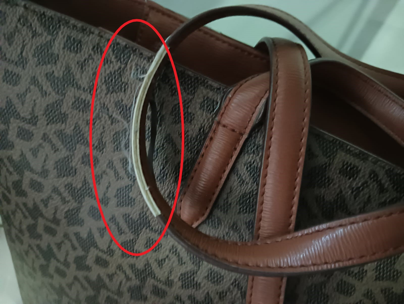 BOLSO GRANDE MARRON CON LOGO DKNY ( TARA ROCE ASA ) DKNY