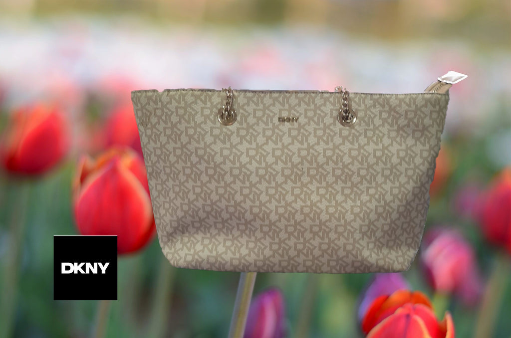 BOLSO GRANDE ROSA CON LOGO DKNY CON ASA DE CADENA ( TARA ASA LARGA DEFECTUOSA ) DKNY