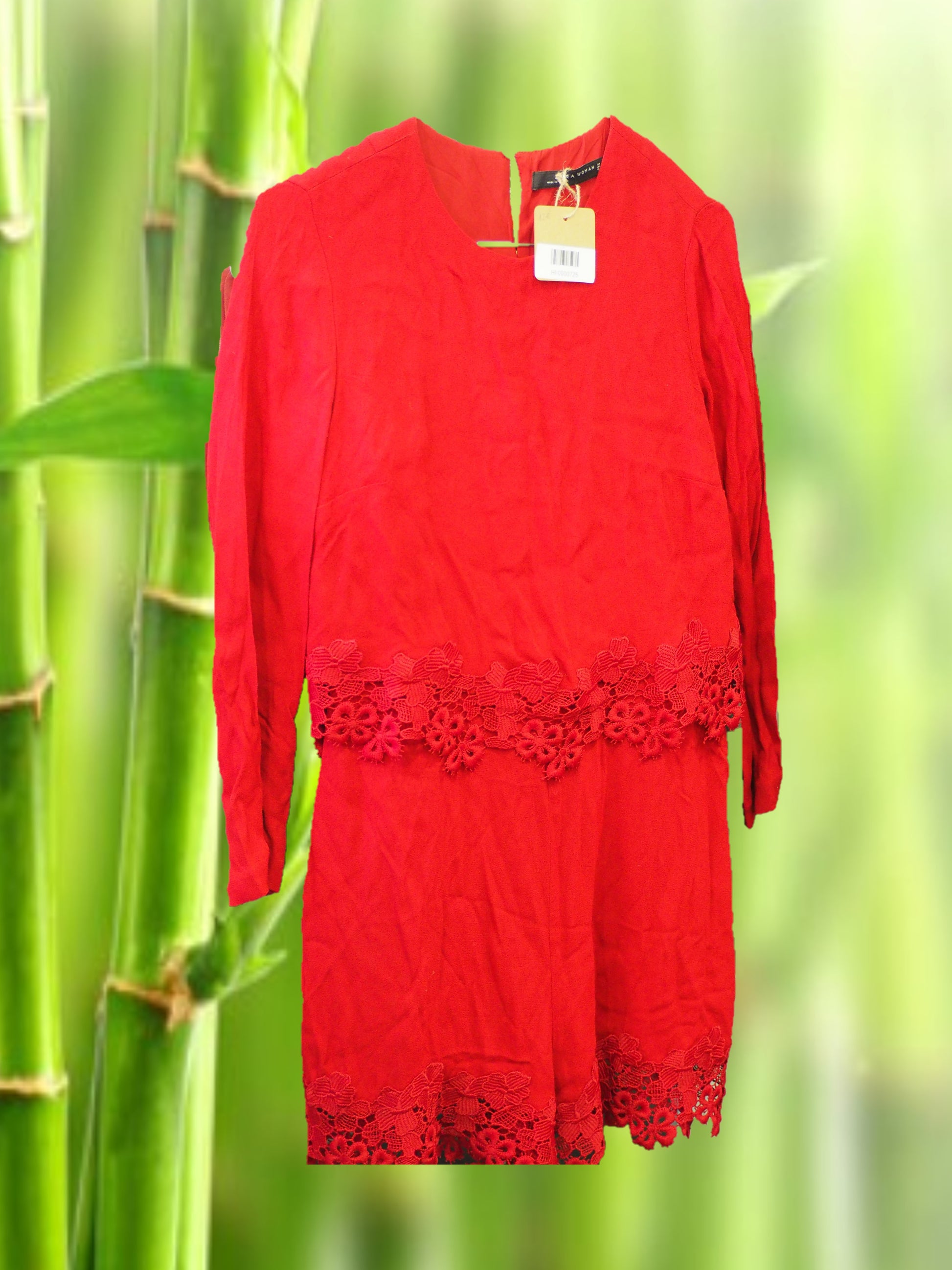 VESTIDO ROJO MIDI MANGA LARGA CON ENCAJE EN CINTURA Y BAJO