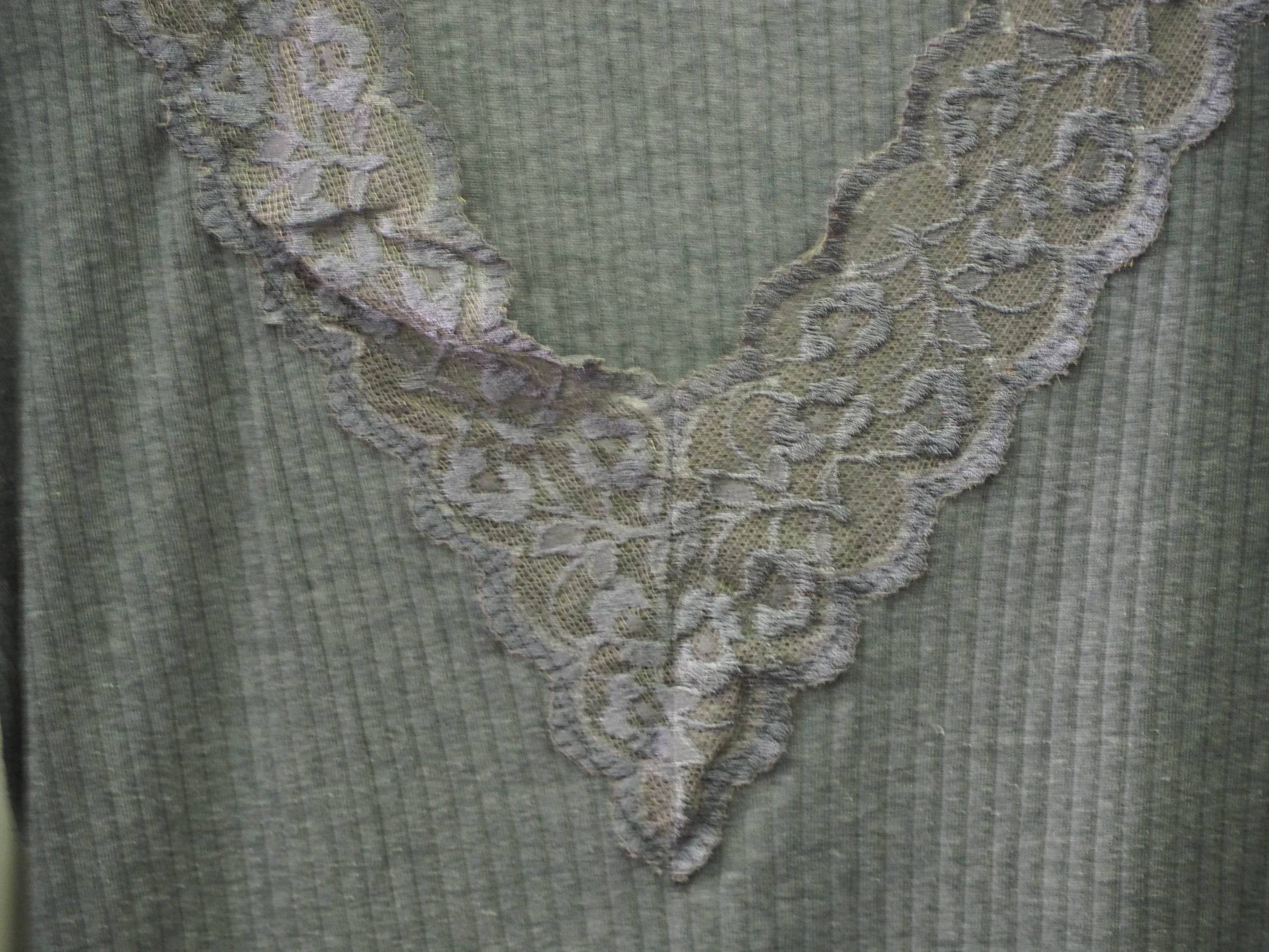 JERSEY GRIS MUJER CON DETALLE DE ENCAJES